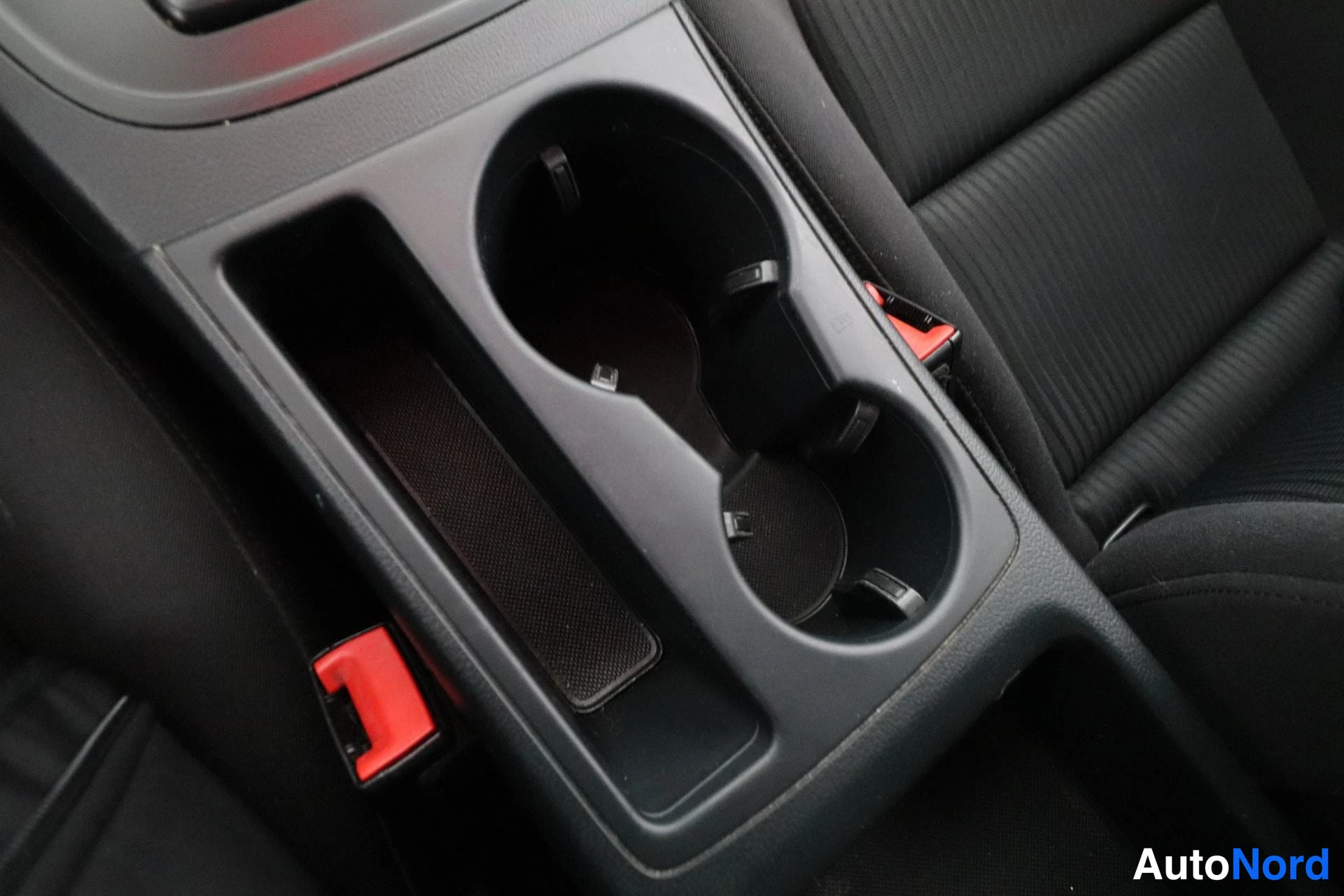 Musta Audi A4 2012, yksityiskohta, kuva 21
