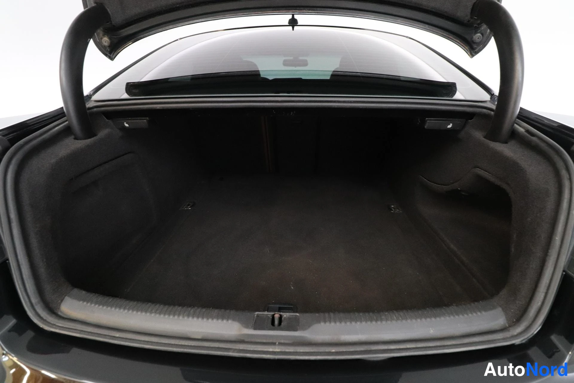 Musta Audi A5 2009, tavaratila, kuva 13