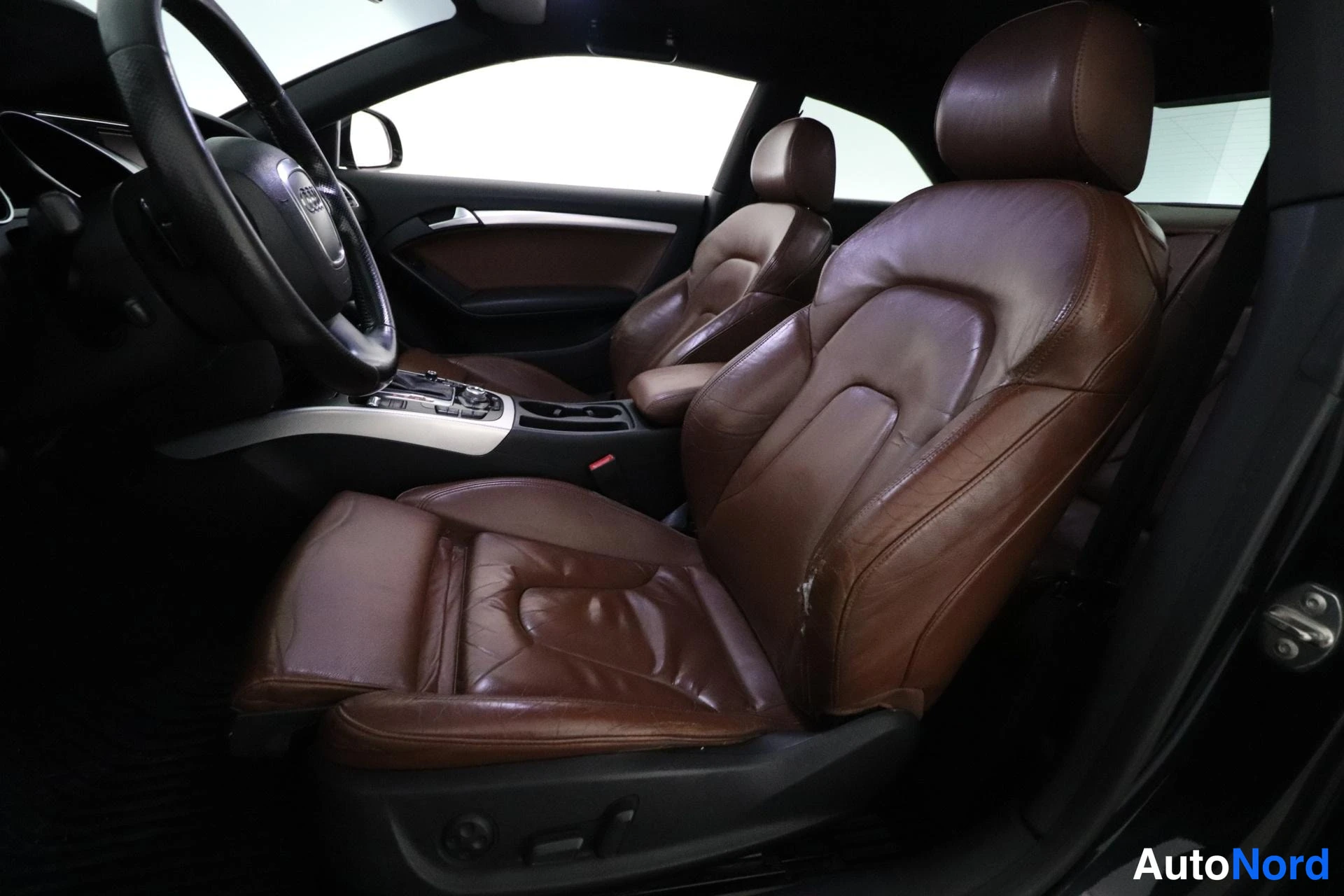 Musta Audi A5 2009, etuistuimet, kuva 10