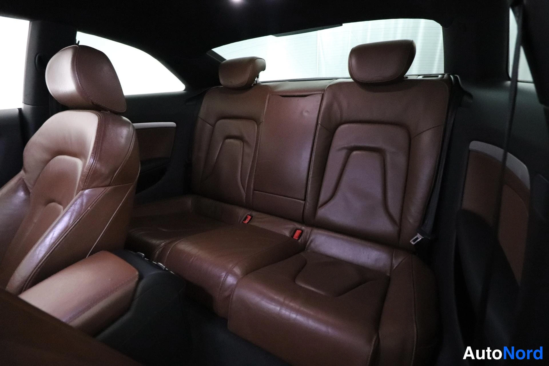 Musta Audi A5 2009, takaistuimet, kuva 12