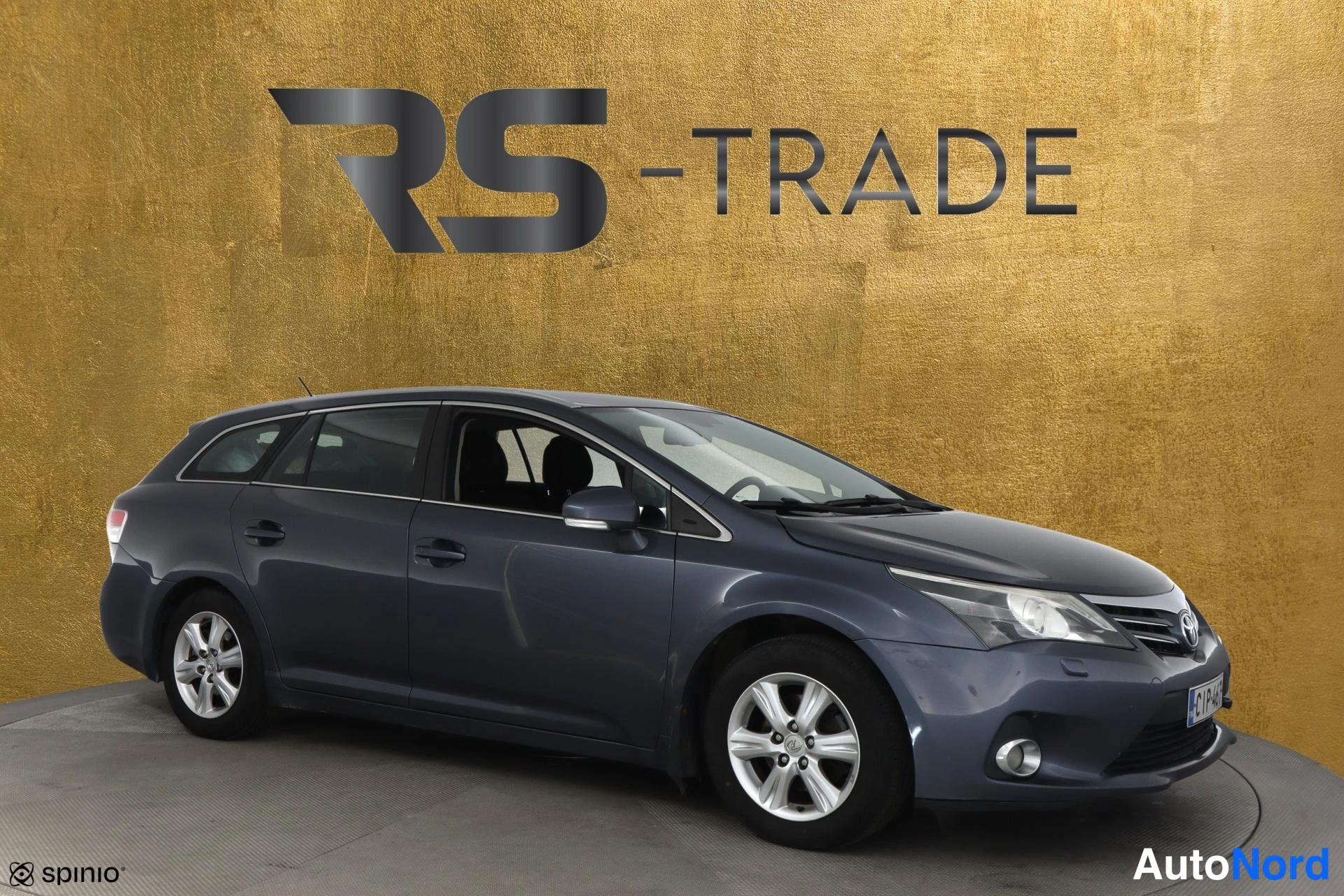 Blue Toyota Avensis 2012, front three-quarter, nose to the right, photo 3