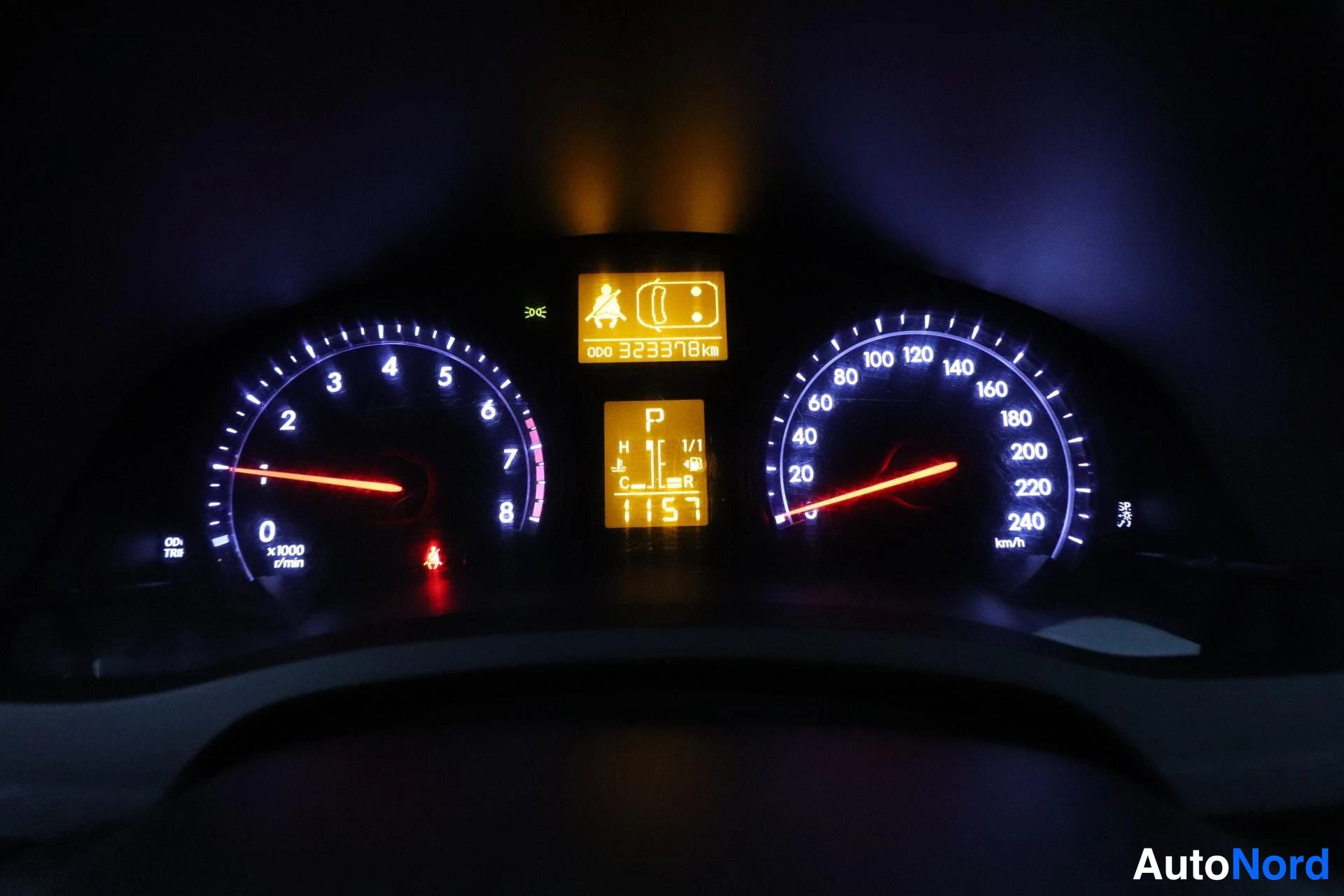Blue Toyota Avensis 2012, detail, photo 13