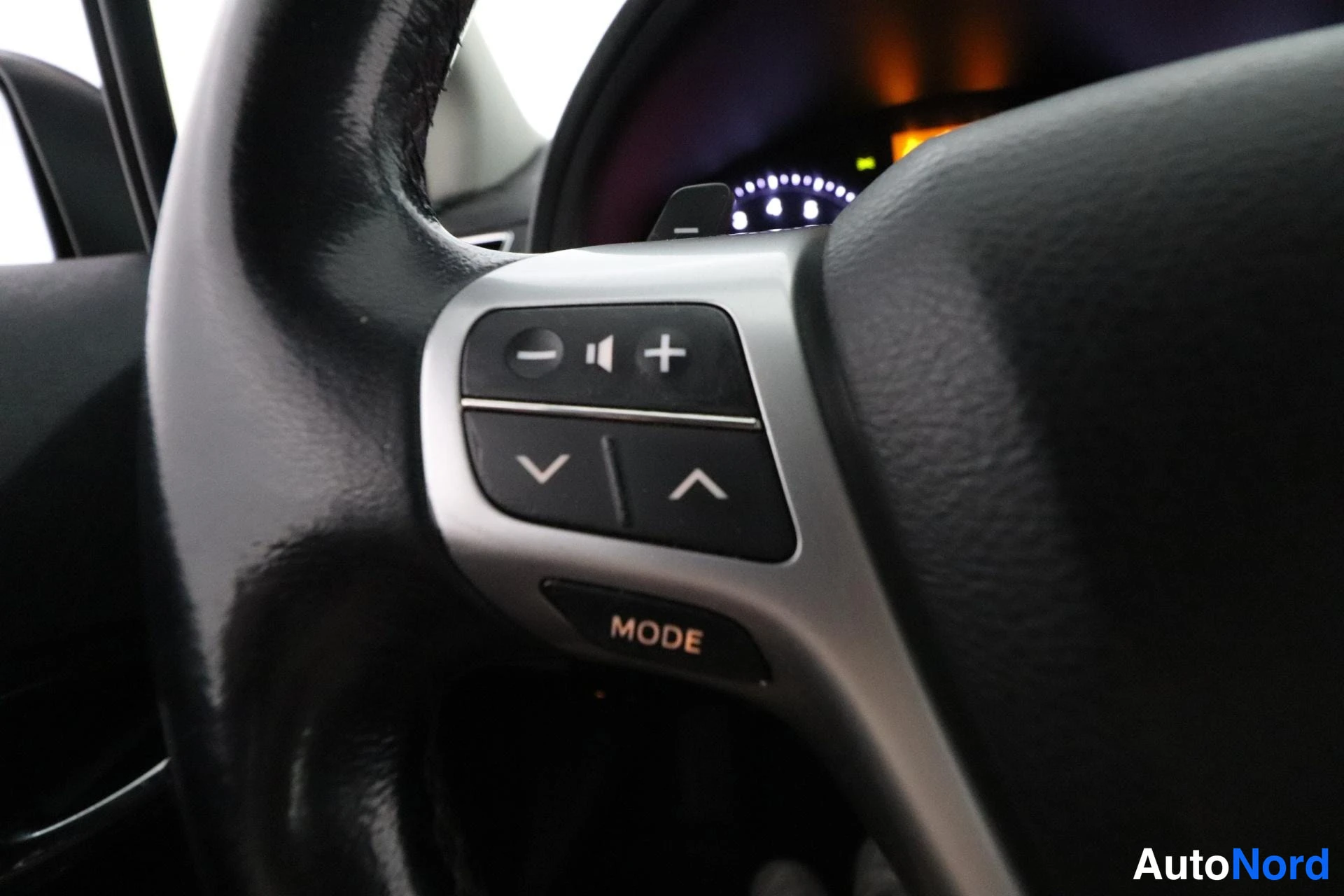 Blue Toyota Avensis 2012, detail, photo 15