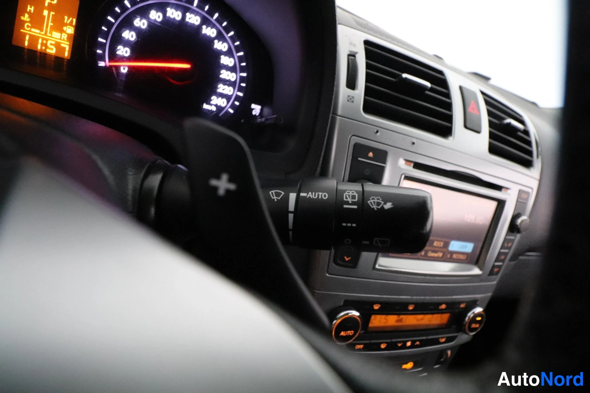 Blue Toyota Avensis 2012, detail, photo 26