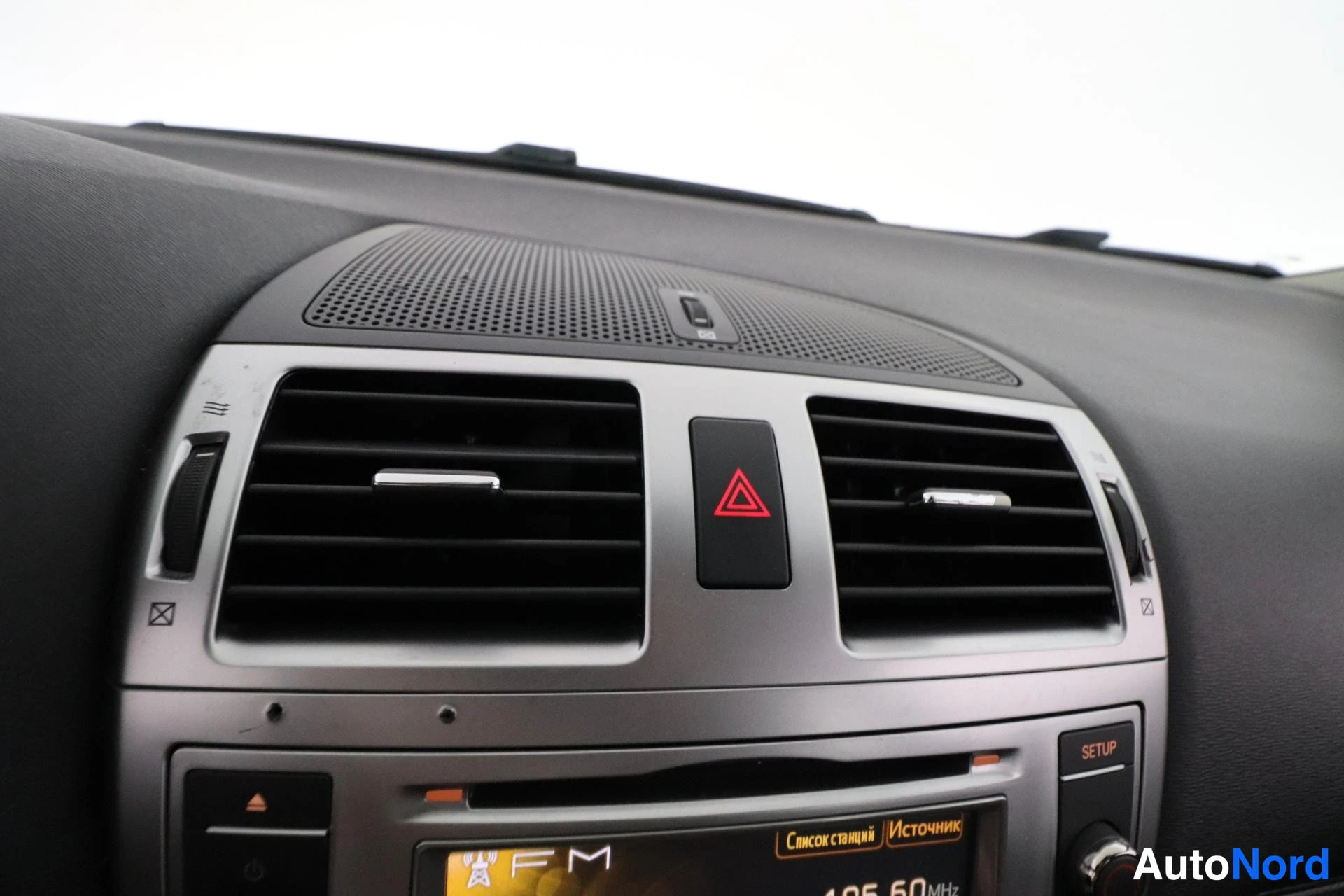Blue Toyota Avensis 2012, detail, photo 17