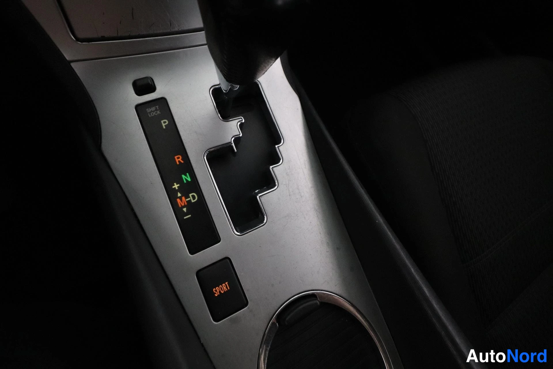 Blue Toyota Avensis 2012, detail, photo 20
