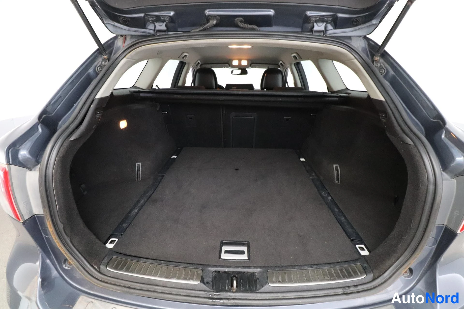 Blue Toyota Avensis 2012, boot, photo 12