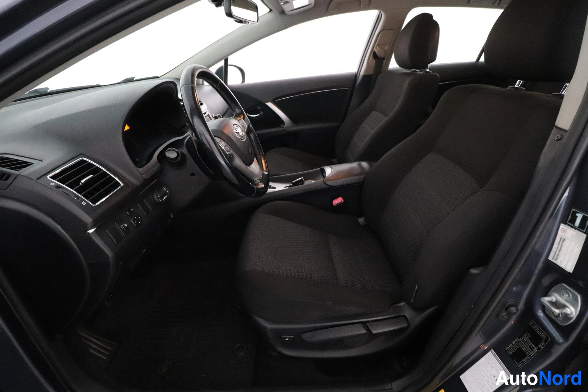 Blue Toyota Avensis 2012, front seats, photo 9