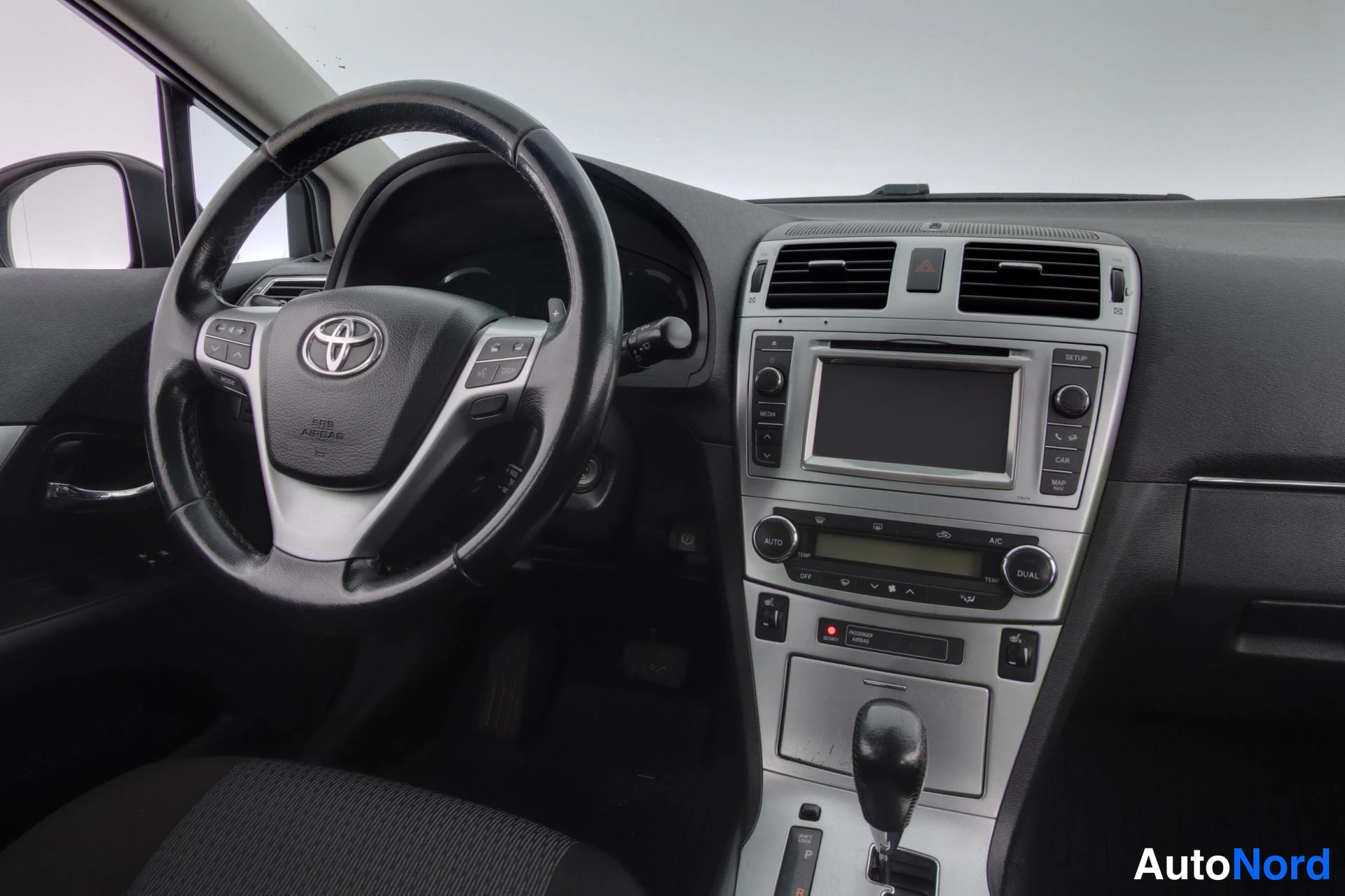 Blue Toyota Avensis 2012, cockpit, photo 8