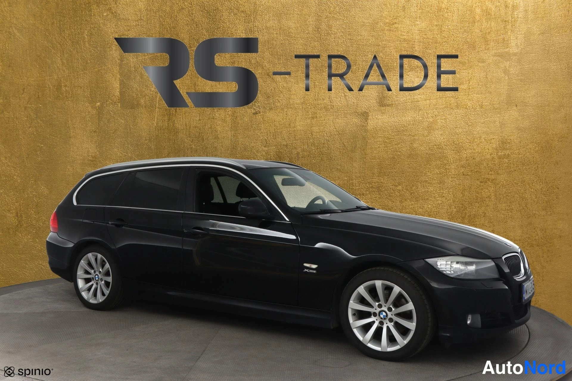 Musta BMW 320d xDrive 2011, etuviisto, keula oikealle, kuva 2