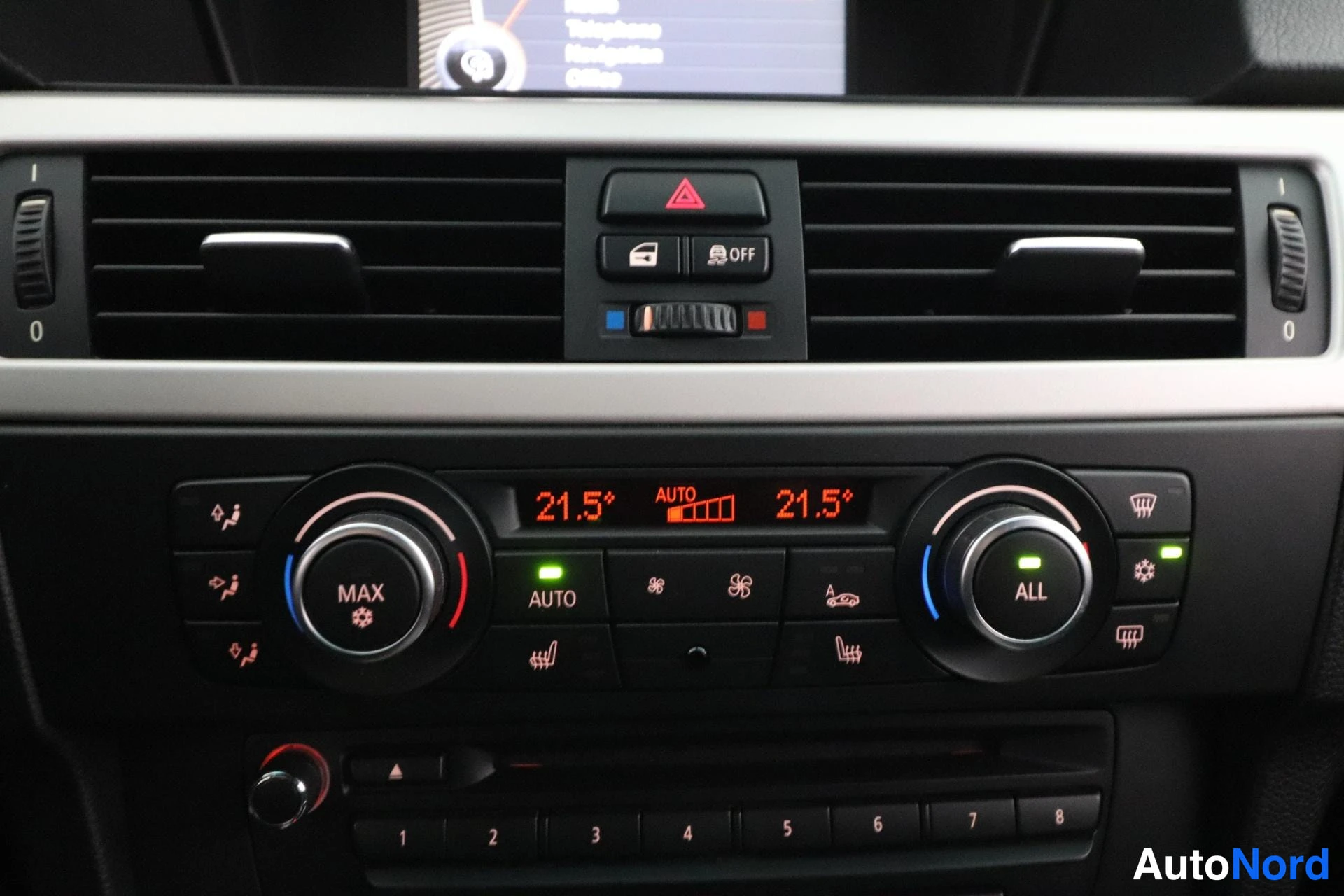 Musta BMW 320d xDrive 2011, yksityiskohta, kuva 22