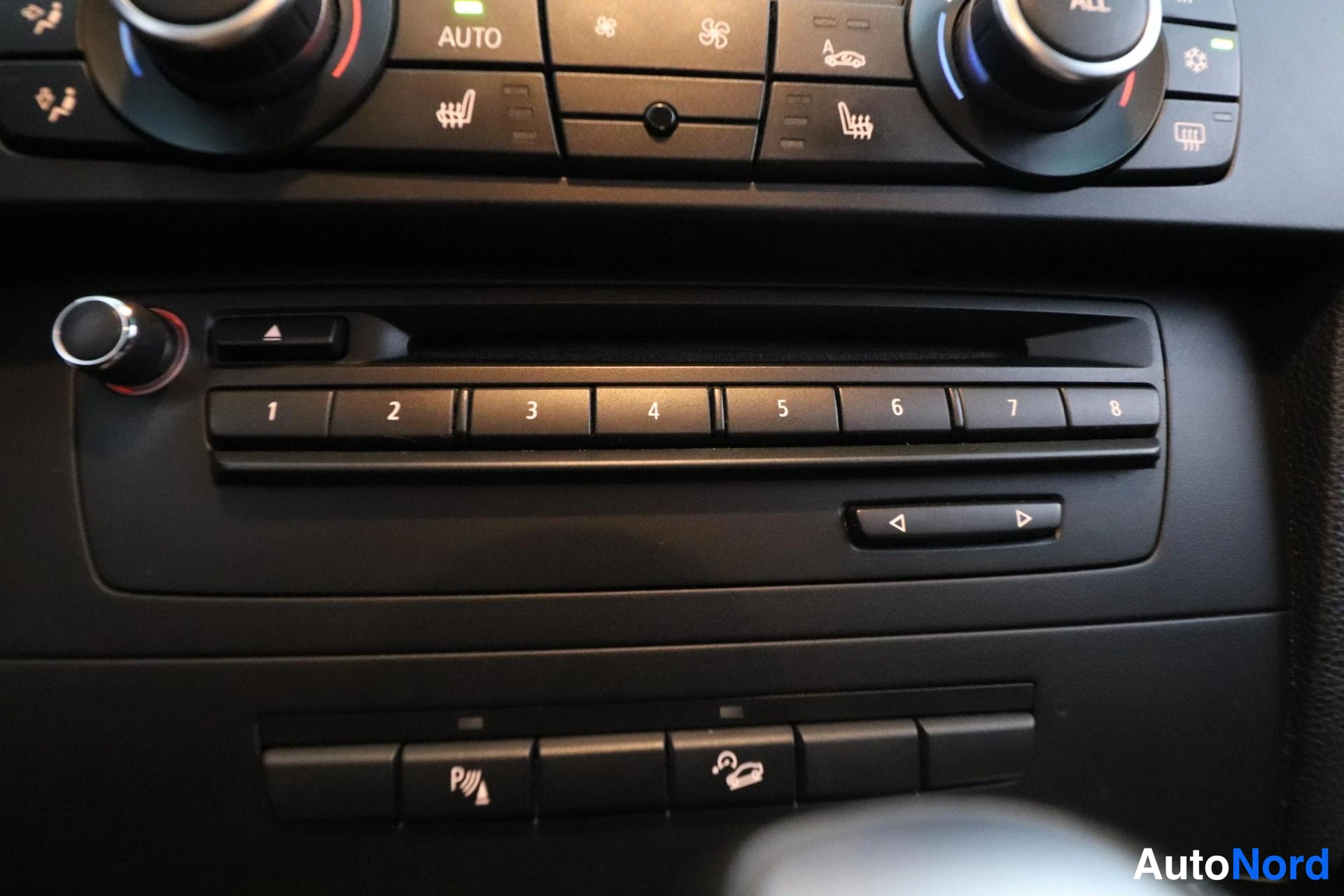 Musta BMW 320d xDrive 2011, yksityiskohta, kuva 23