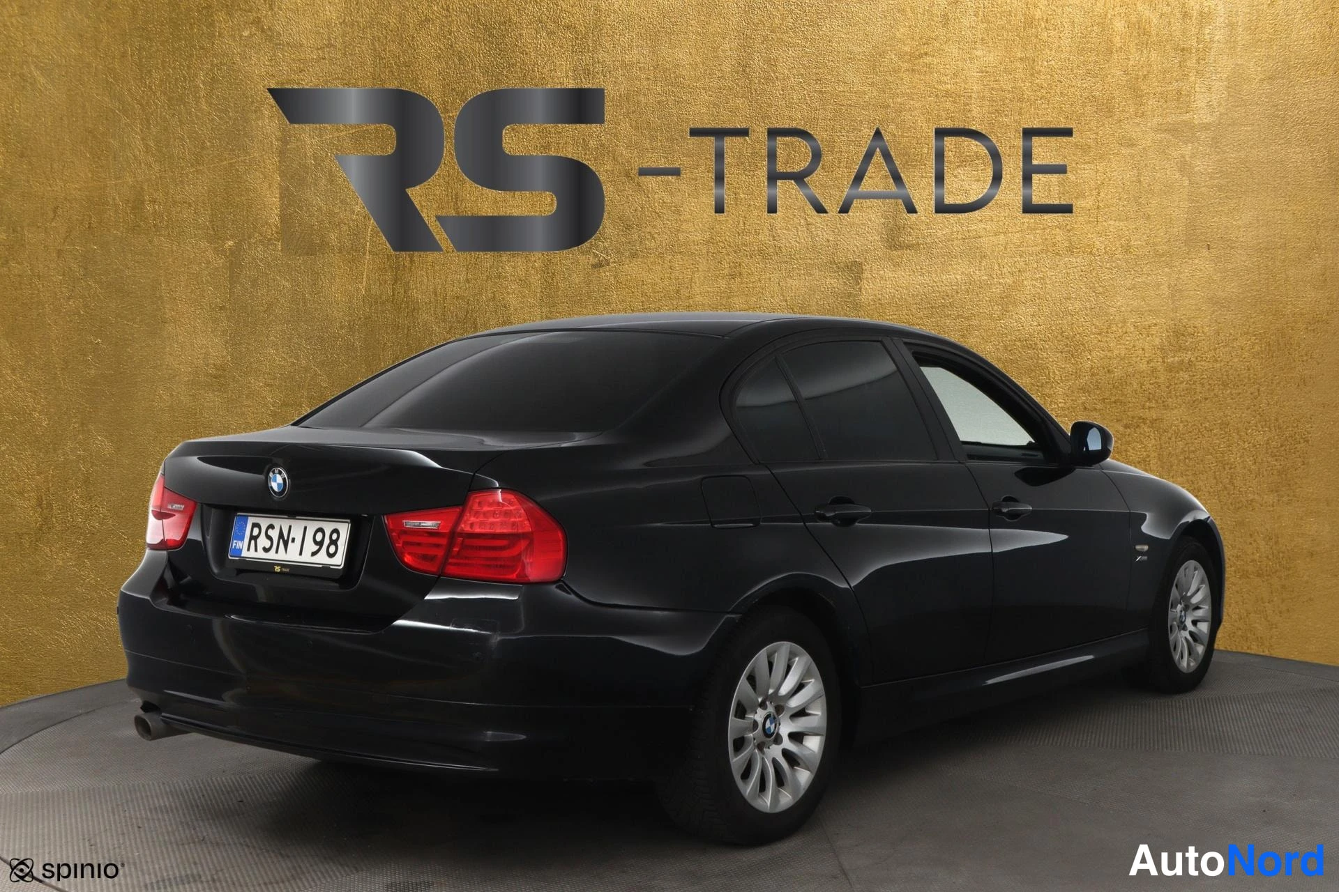 Musta BMW 320d xDrive 2009, takaviisto, kuva 4