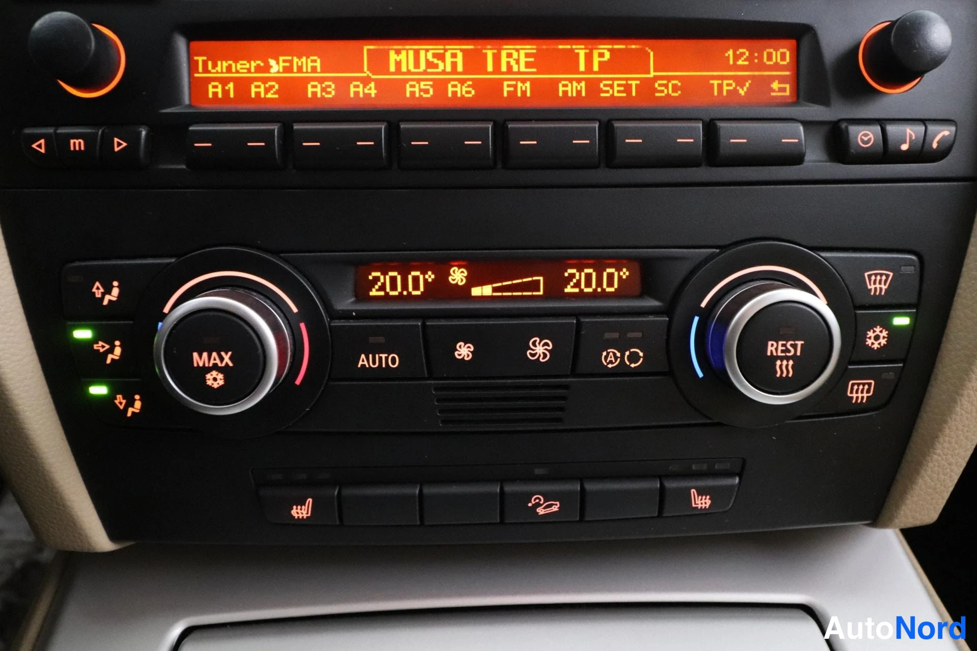 Musta BMW 320d xDrive 2009, yksityiskohta, kuva 22