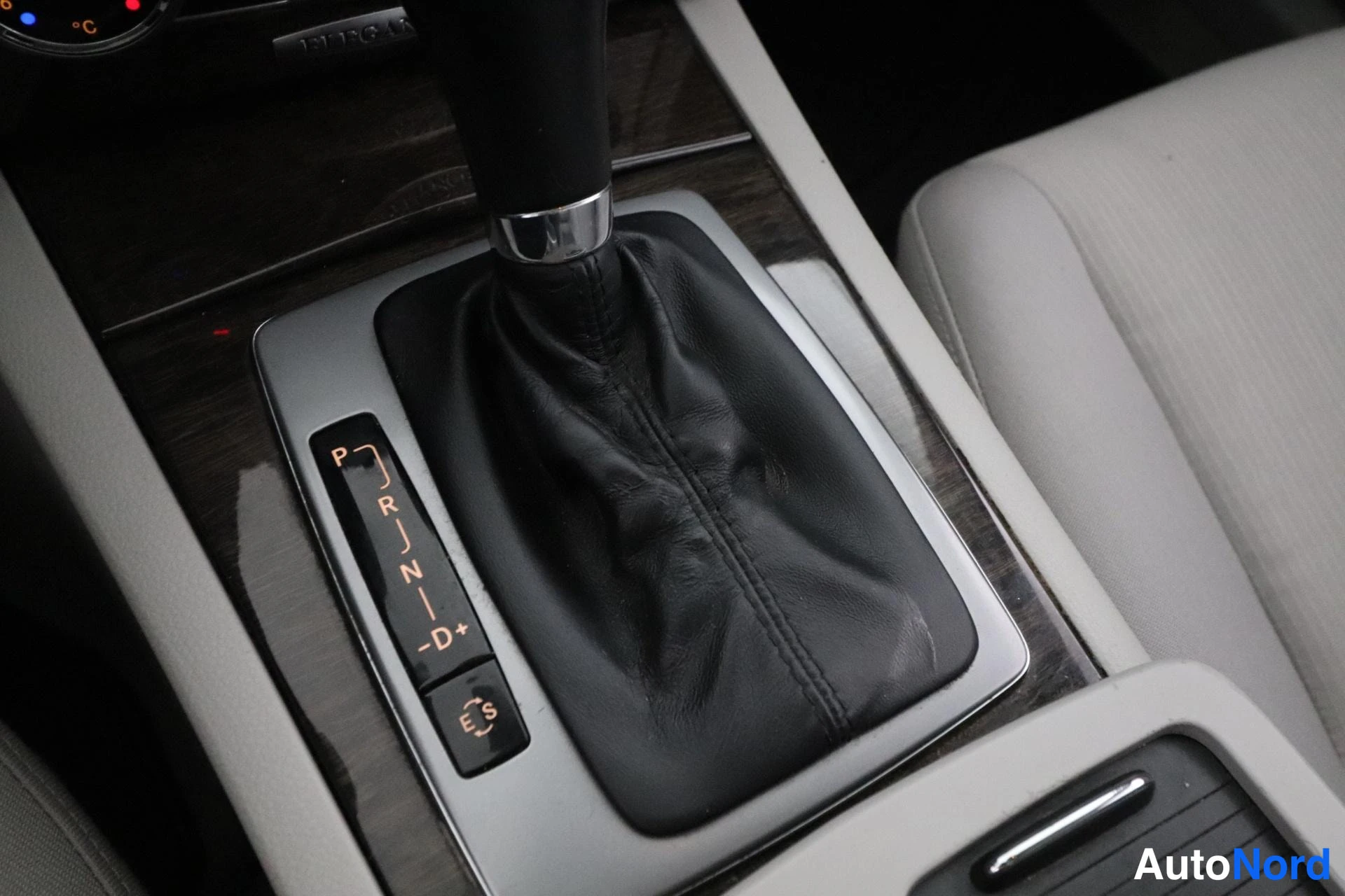 Beige Mercedes-Benz C 2011, yksityiskohta, kuva 23