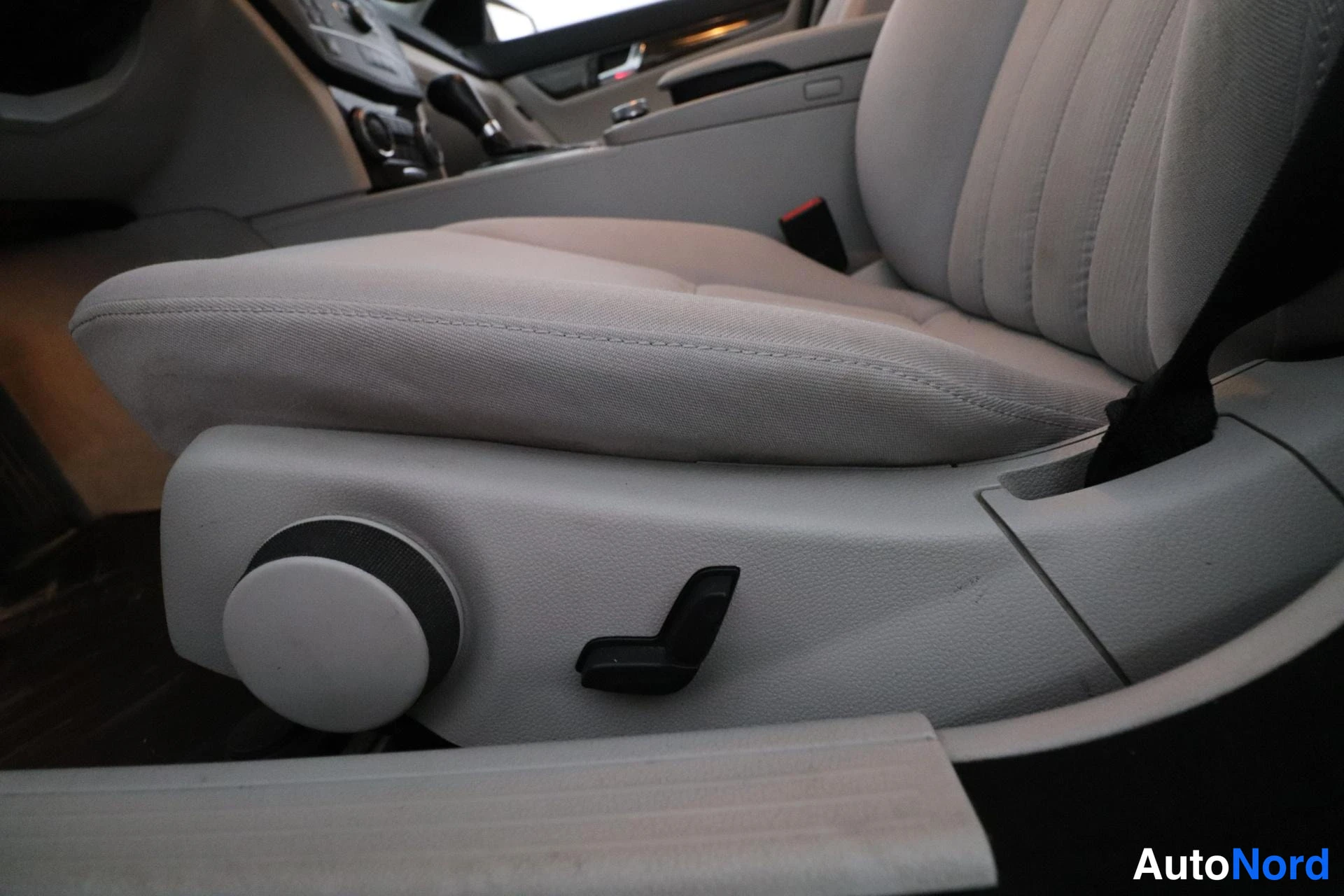 Beige Mercedes-Benz C 2011, yksityiskohta, kuva 14