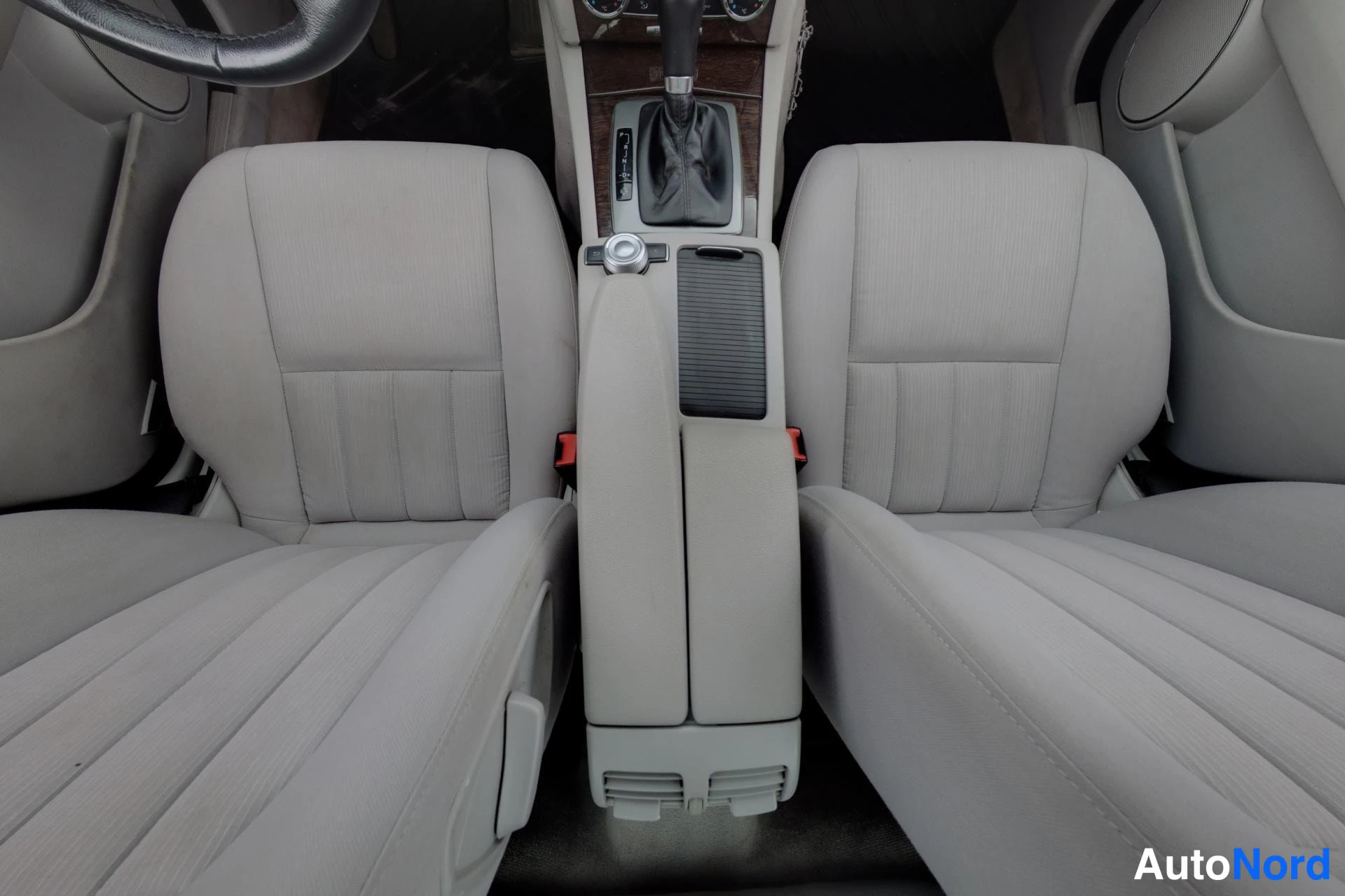 Beige Mercedes-Benz C 2011, etuistuimet, kuva 11
