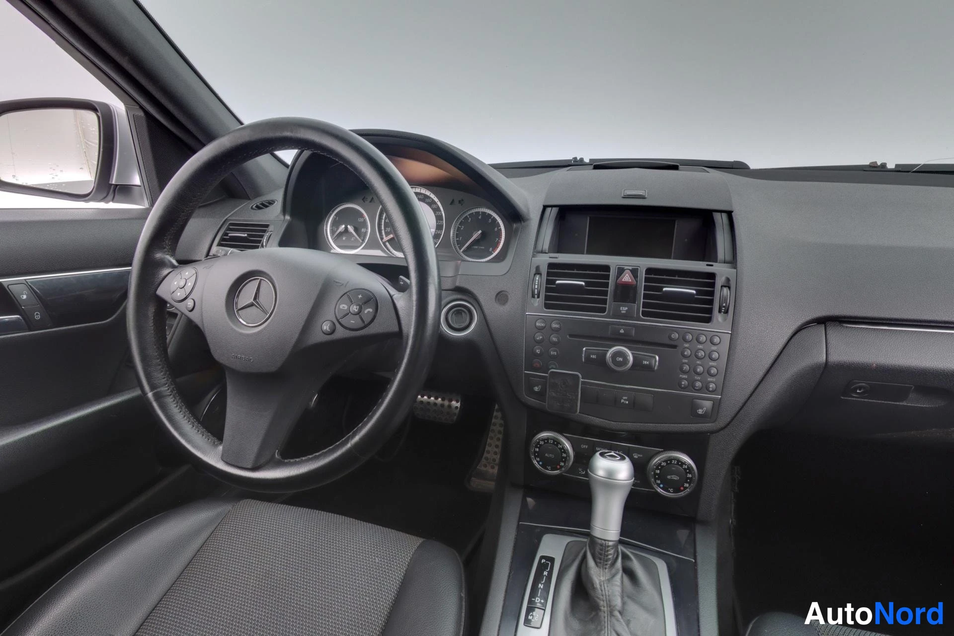 Silver Mercedes-Benz C 2008, cockpit, photo 8