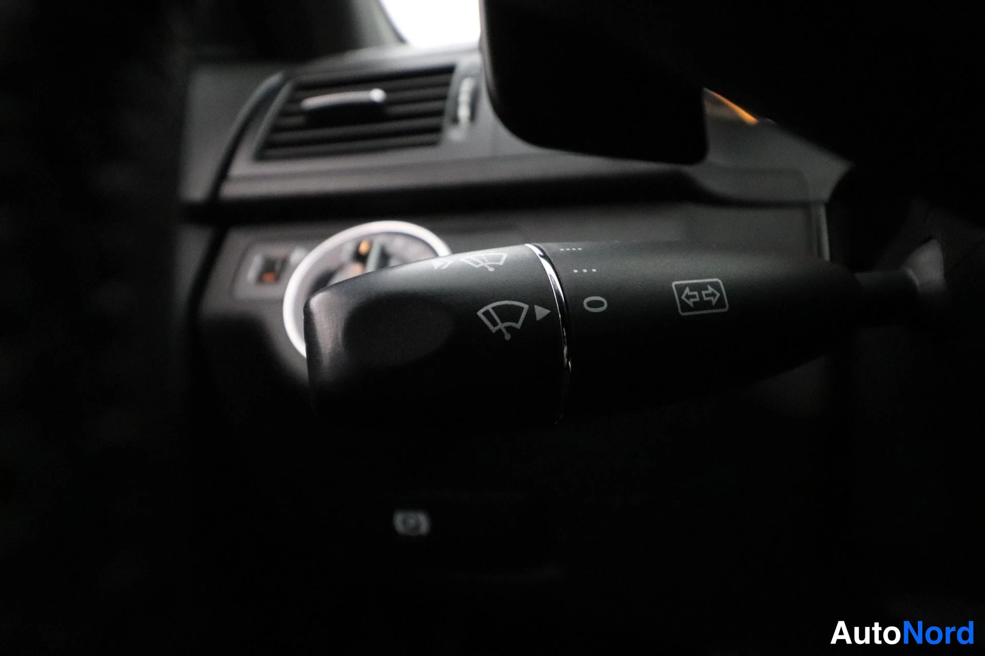 Silver Mercedes-Benz C 2008, detail, photo 26