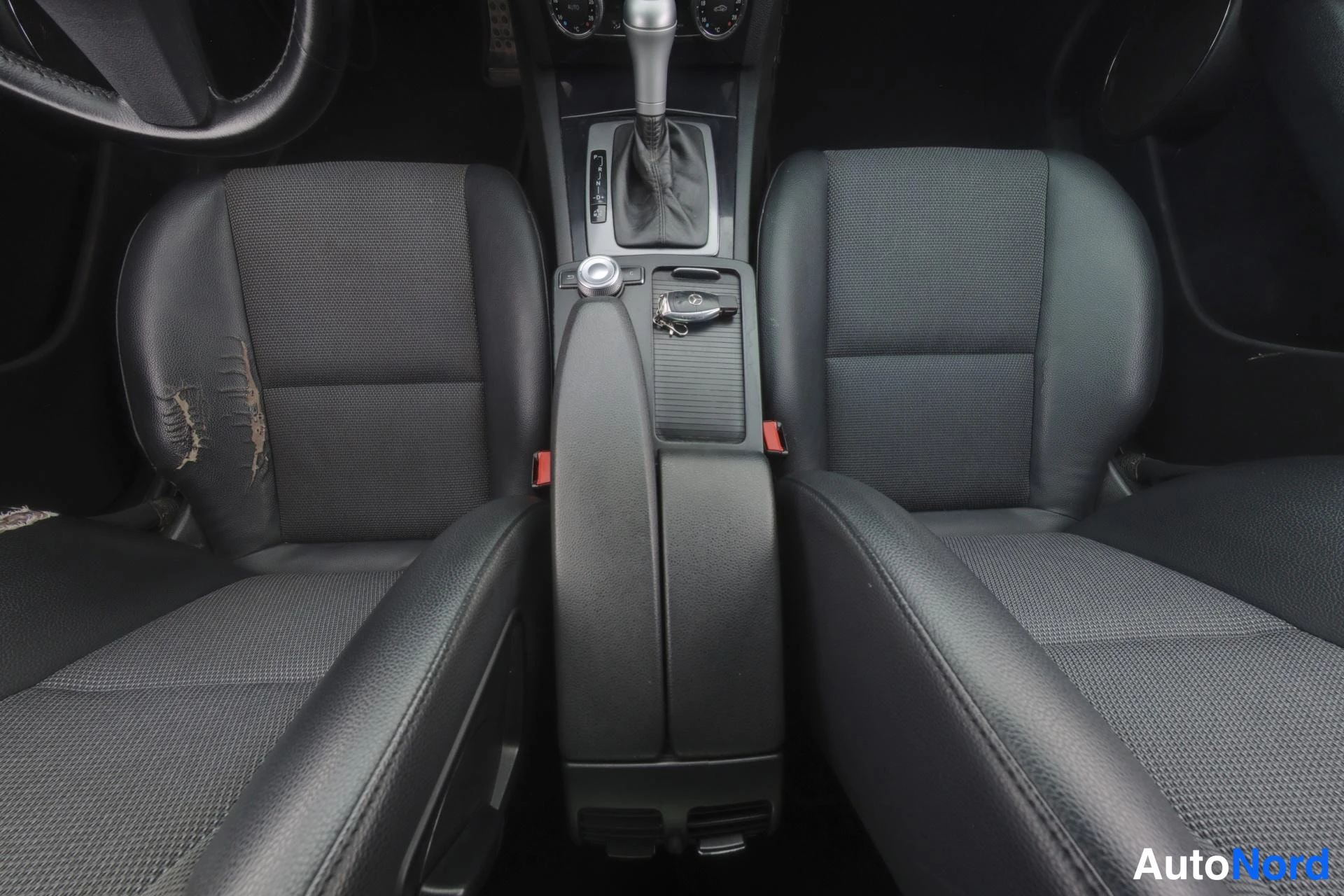 Silver Mercedes-Benz C 2008, front seats, photo 10