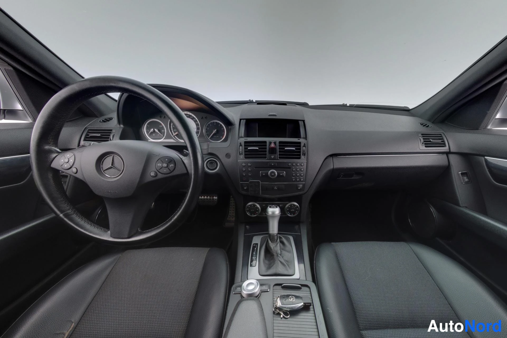 Silver Mercedes-Benz C 2008, cockpit, photo 7
