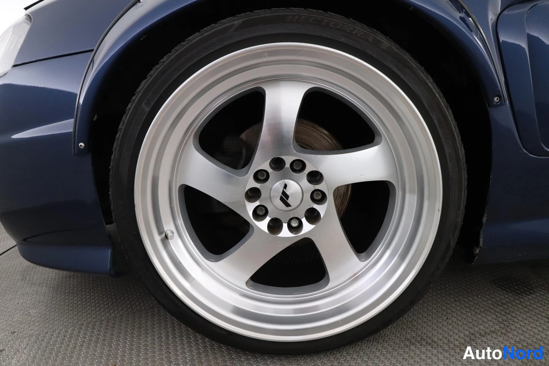 Sininen Hyundai Coupe 2004, tavaratila, kuva 14