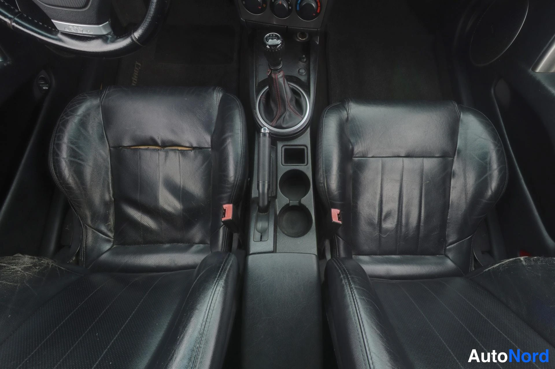 Sininen Hyundai Coupe 2004, etuistuimet, kuva 11