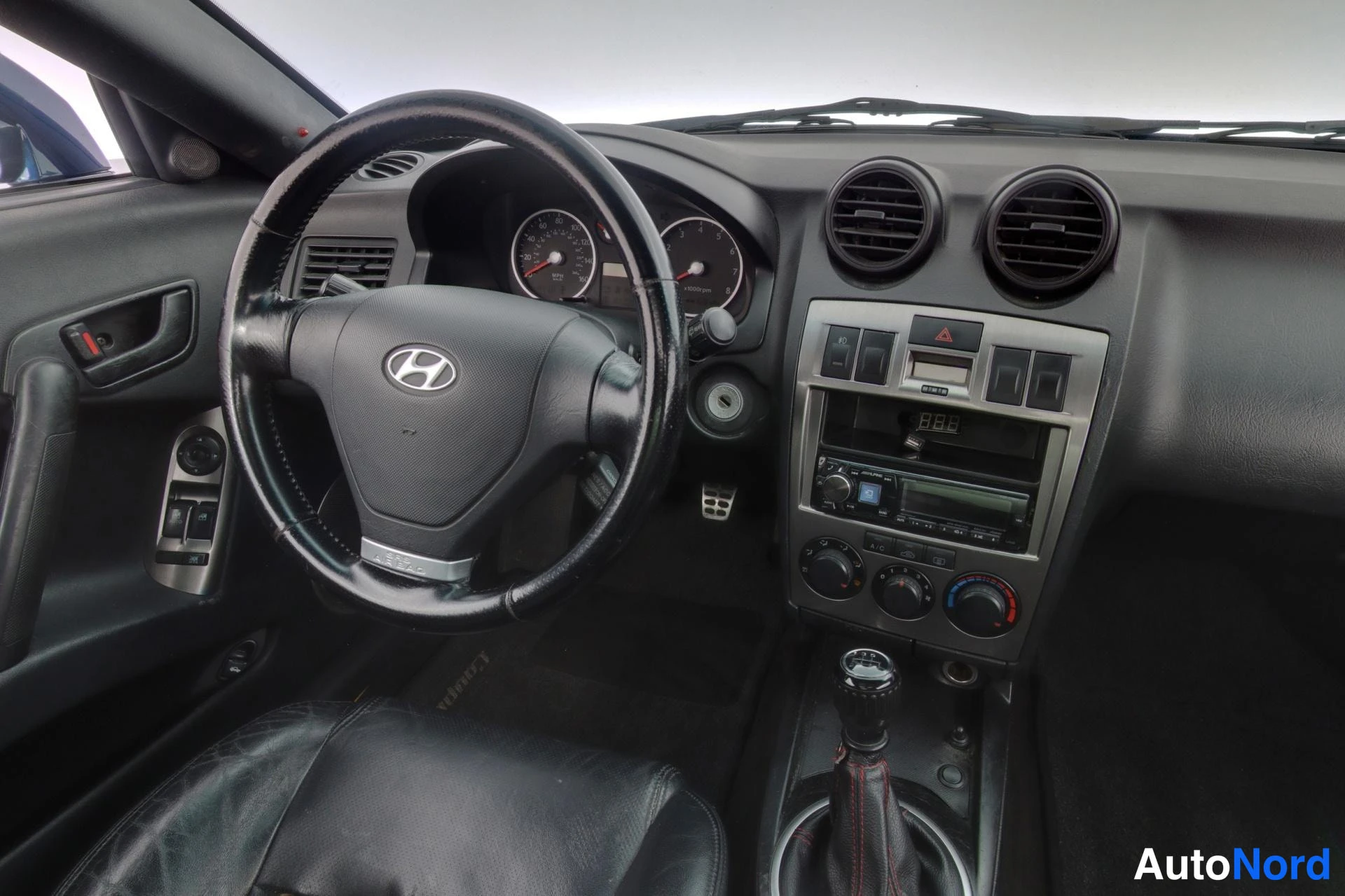 Sininen Hyundai Coupe 2004, ohjaamo, kuva 8