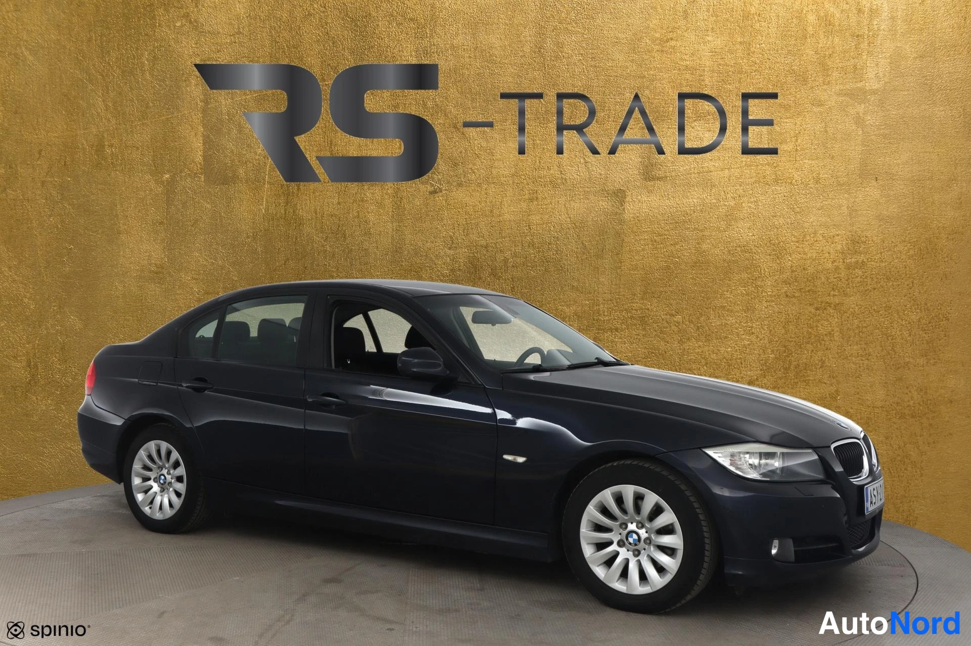 Sininen BMW 320i 2009, etuviisto, keula oikealle, kuva 3