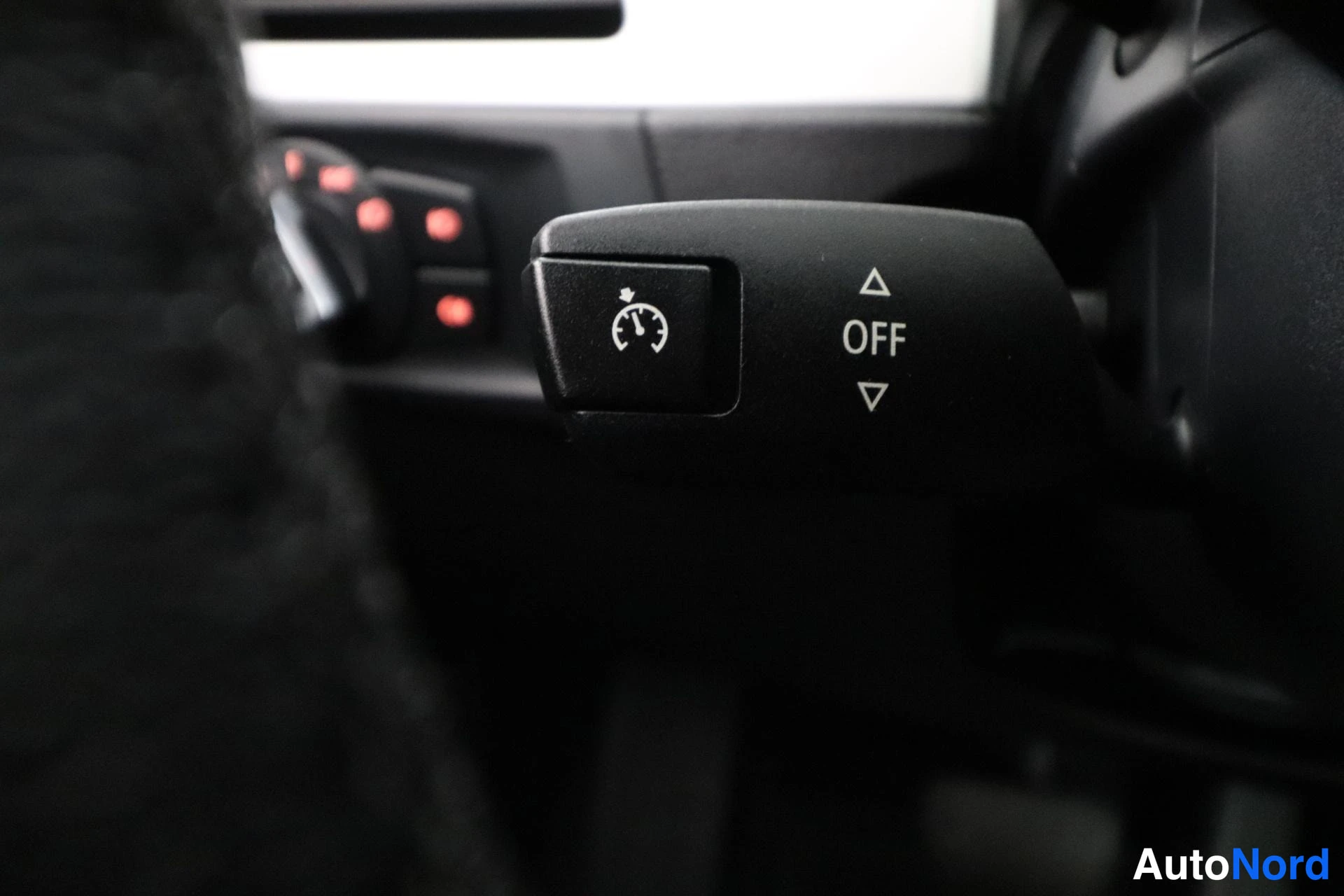 Sininen BMW 320i 2009, yksityiskohta, kuva 18