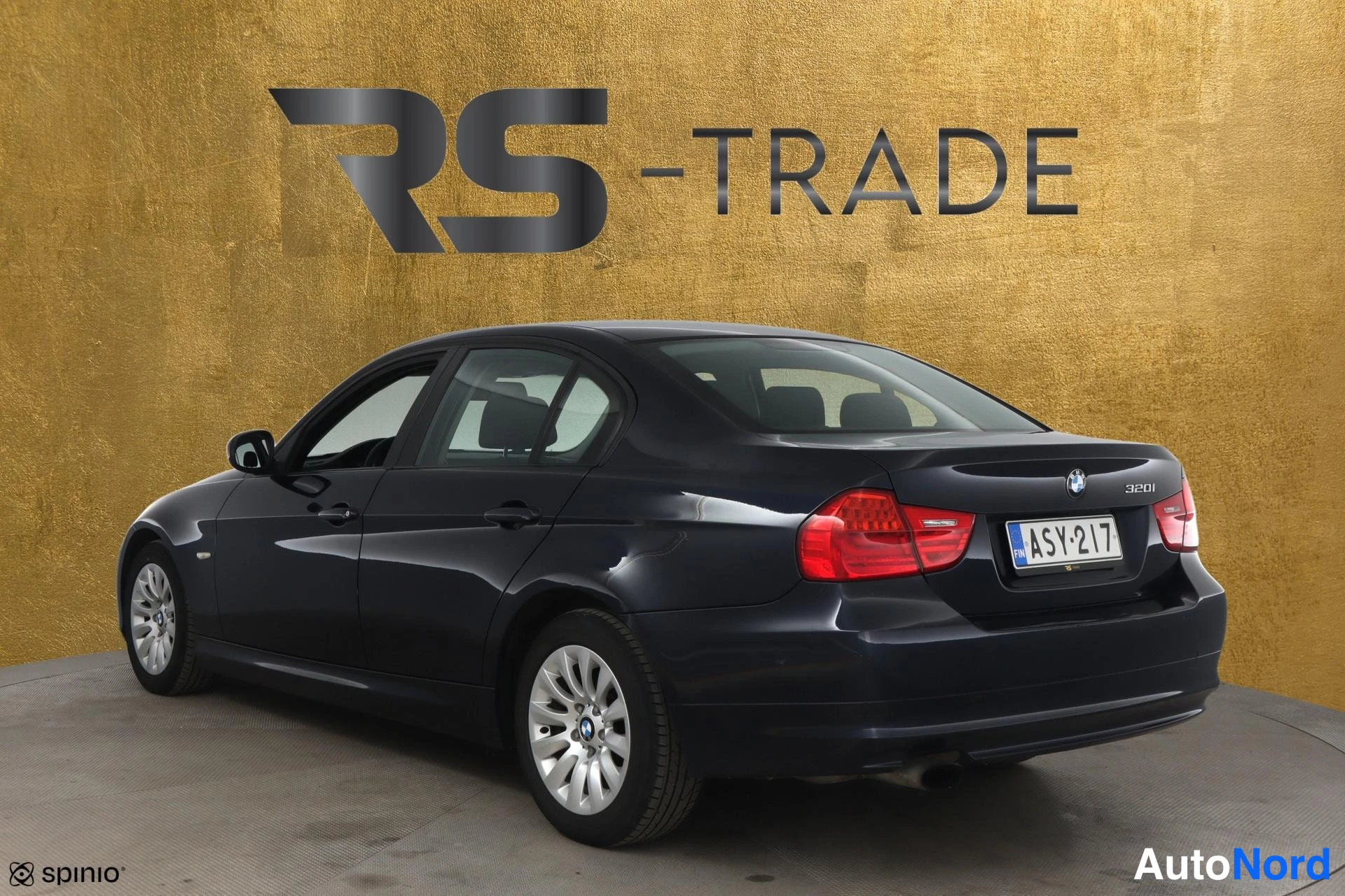 Sininen BMW 320i 2009, takaviisto, kuva 5
