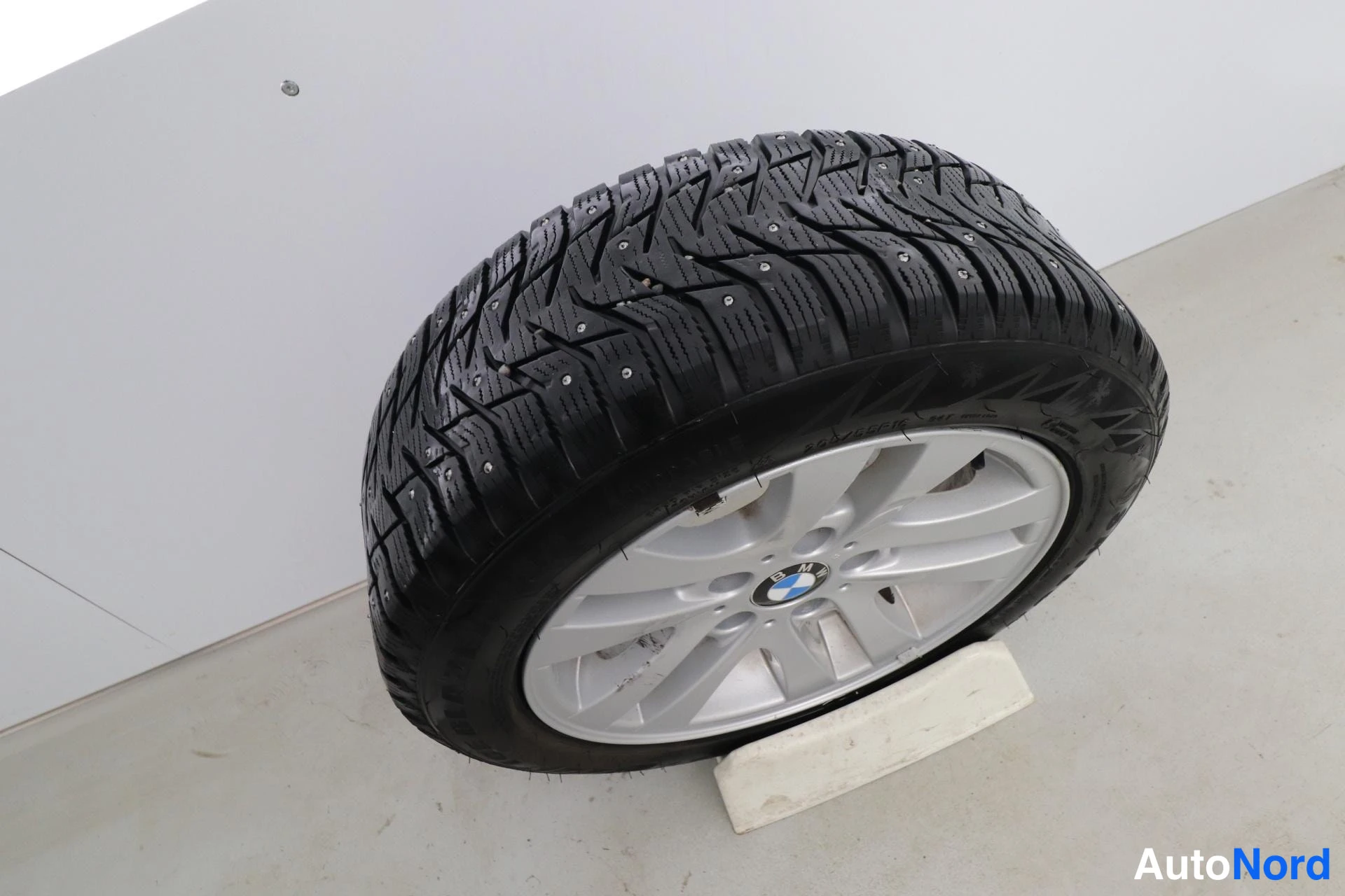 Sininen BMW 320i 2009, yksityiskohta, kuva 23