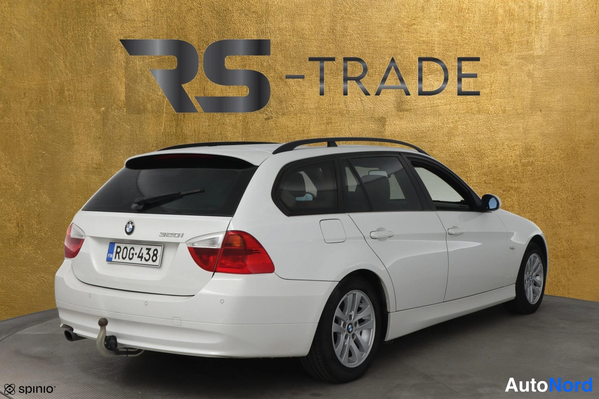 Valkoinen BMW 320i 2007, takaviisto, kuva 4