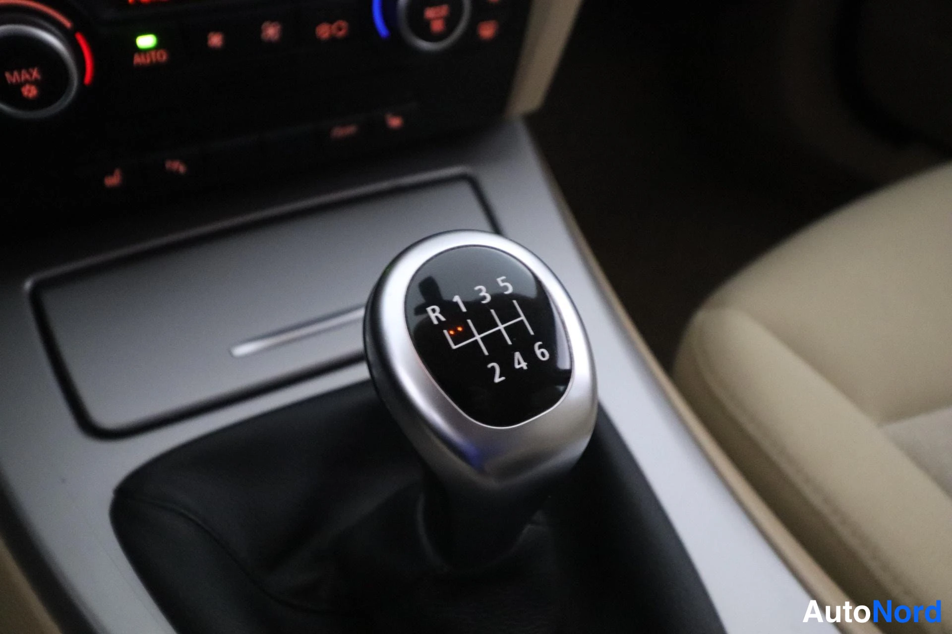Valkoinen BMW 320i 2007, yksityiskohta, kuva 22