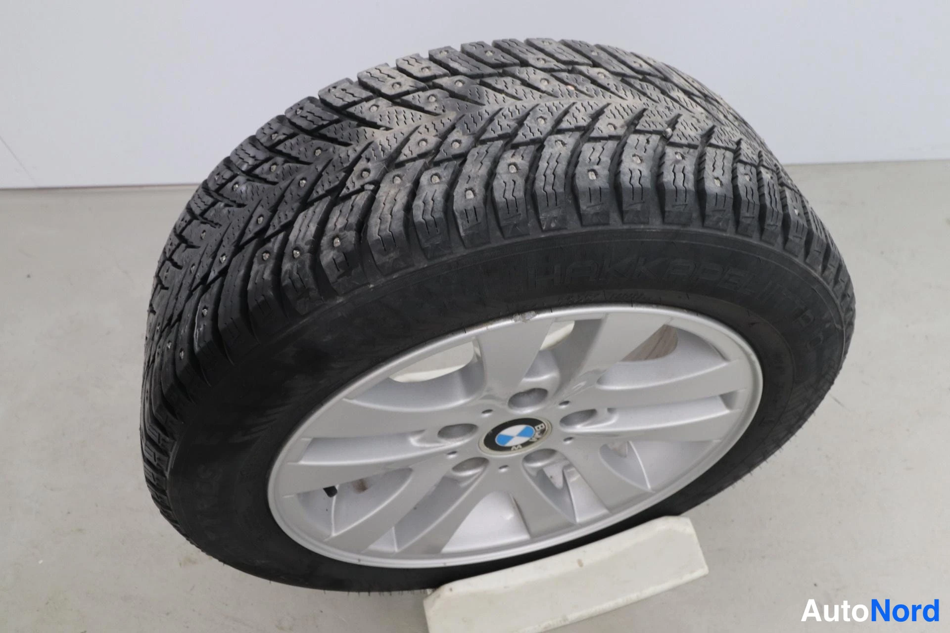 Valkoinen BMW 320i 2007, yksityiskohta, kuva 25