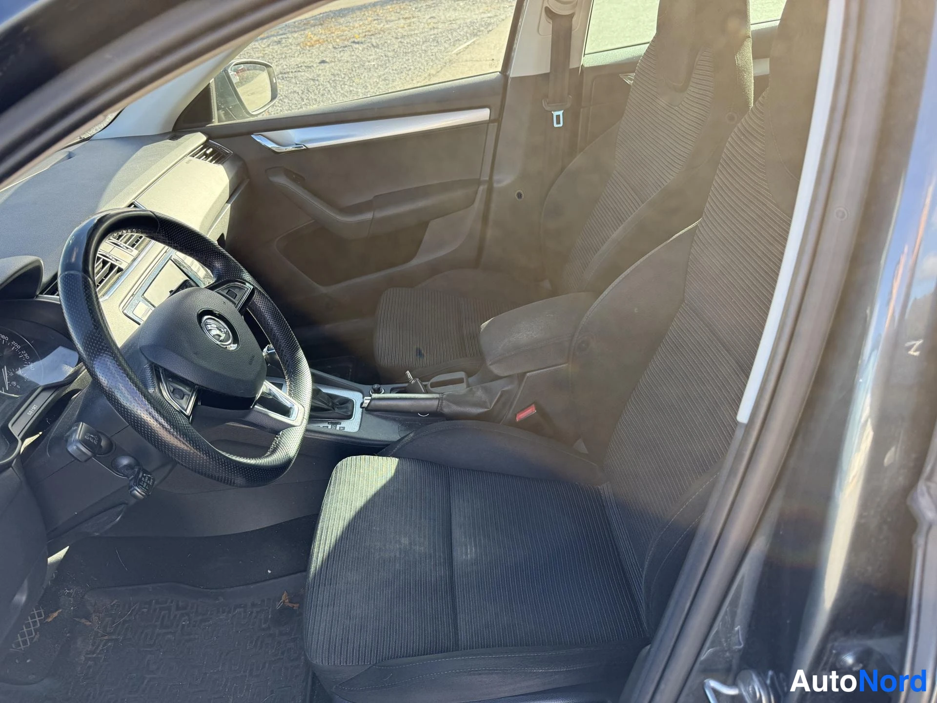 Grey Skoda Octavia 2015, cockpit, photo 4