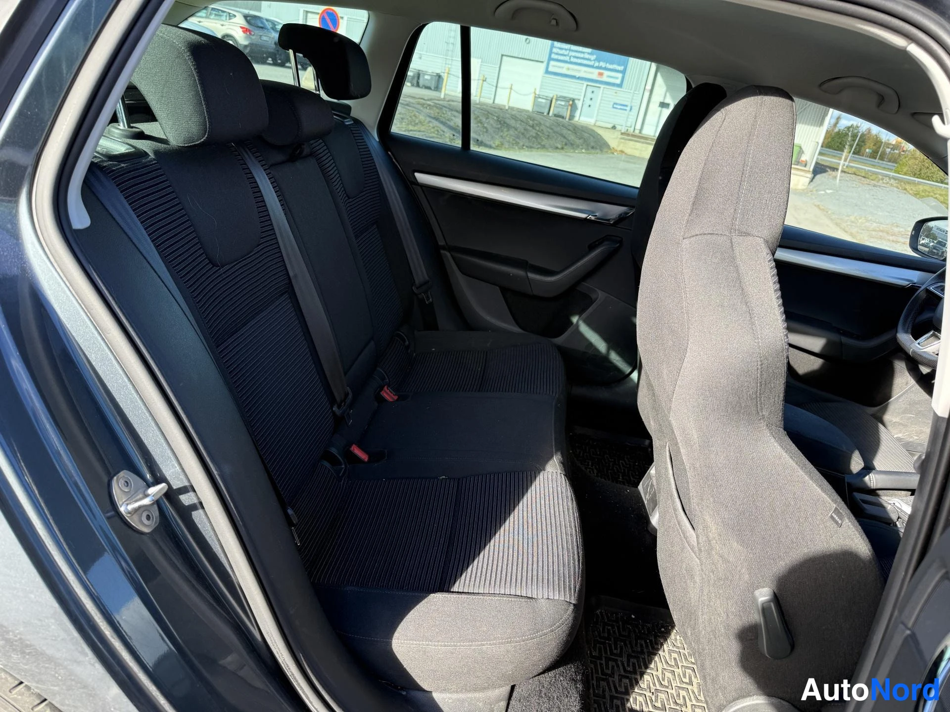Grey Skoda Octavia 2015, rear seats, photo 8
