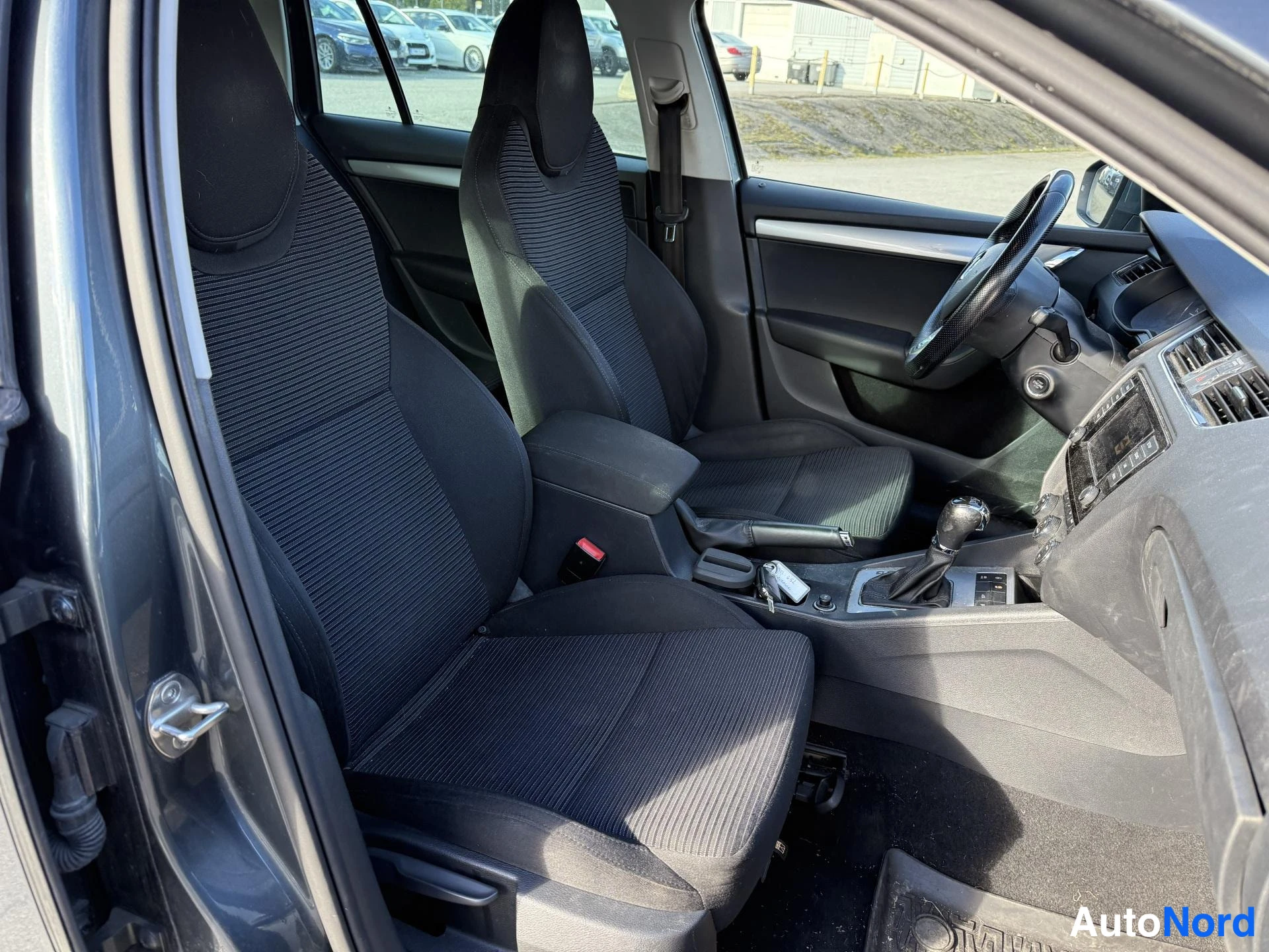Grey Skoda Octavia 2015, front seats, photo 7