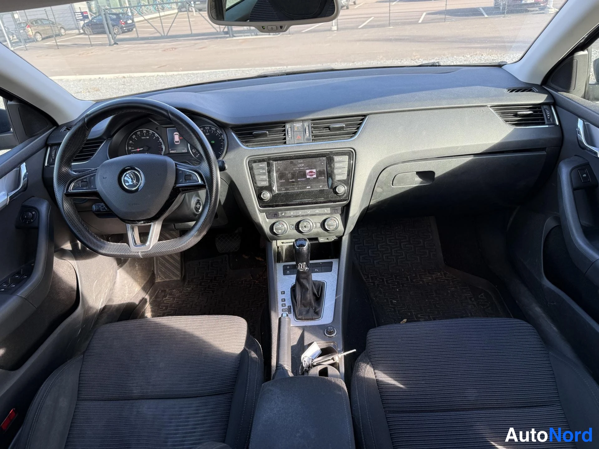 Grey Skoda Octavia 2015, cockpit, photo 6