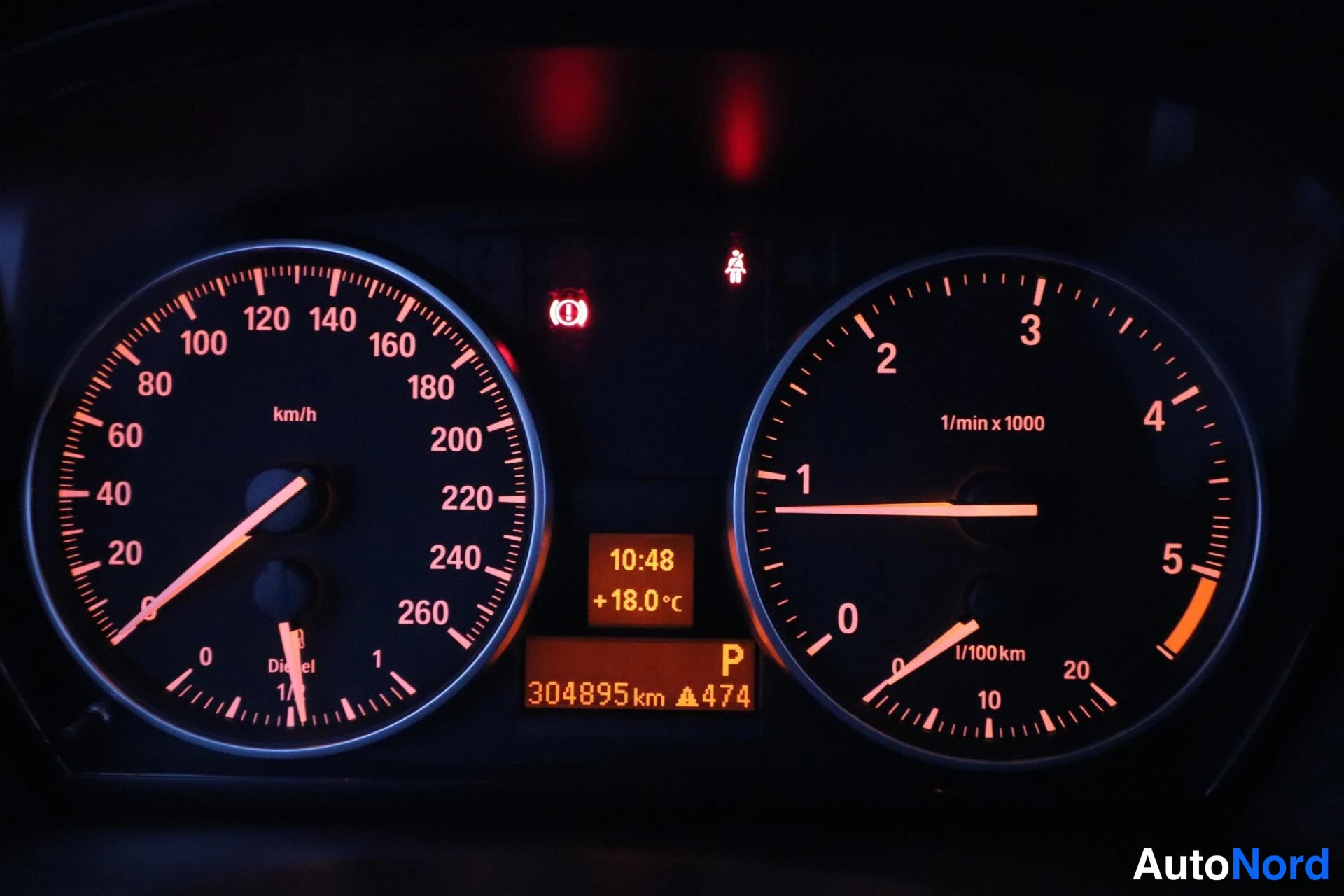 Musta BMW 320d 2010, yksityiskohta, kuva 15
