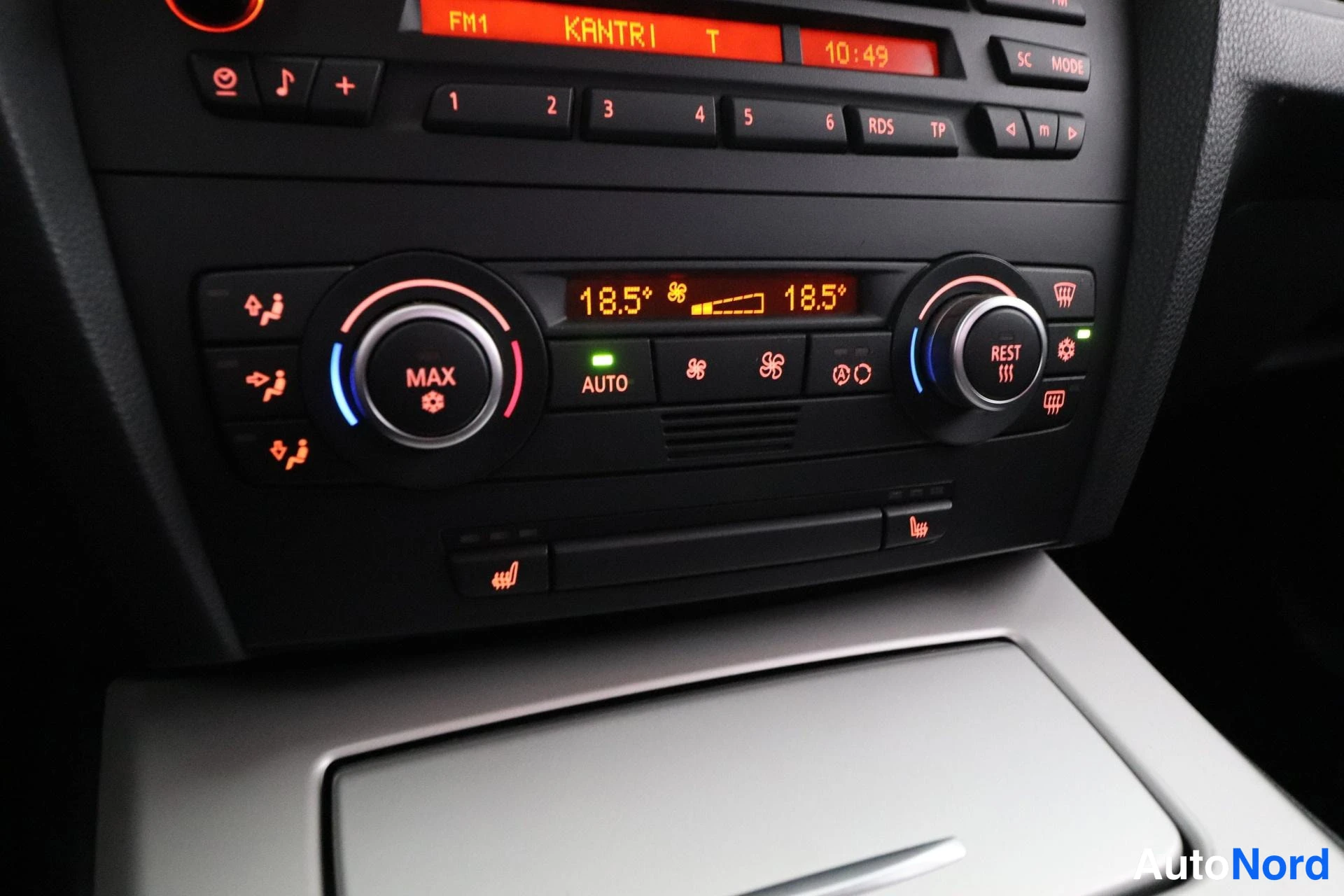 Musta BMW 320d 2010, yksityiskohta, kuva 21