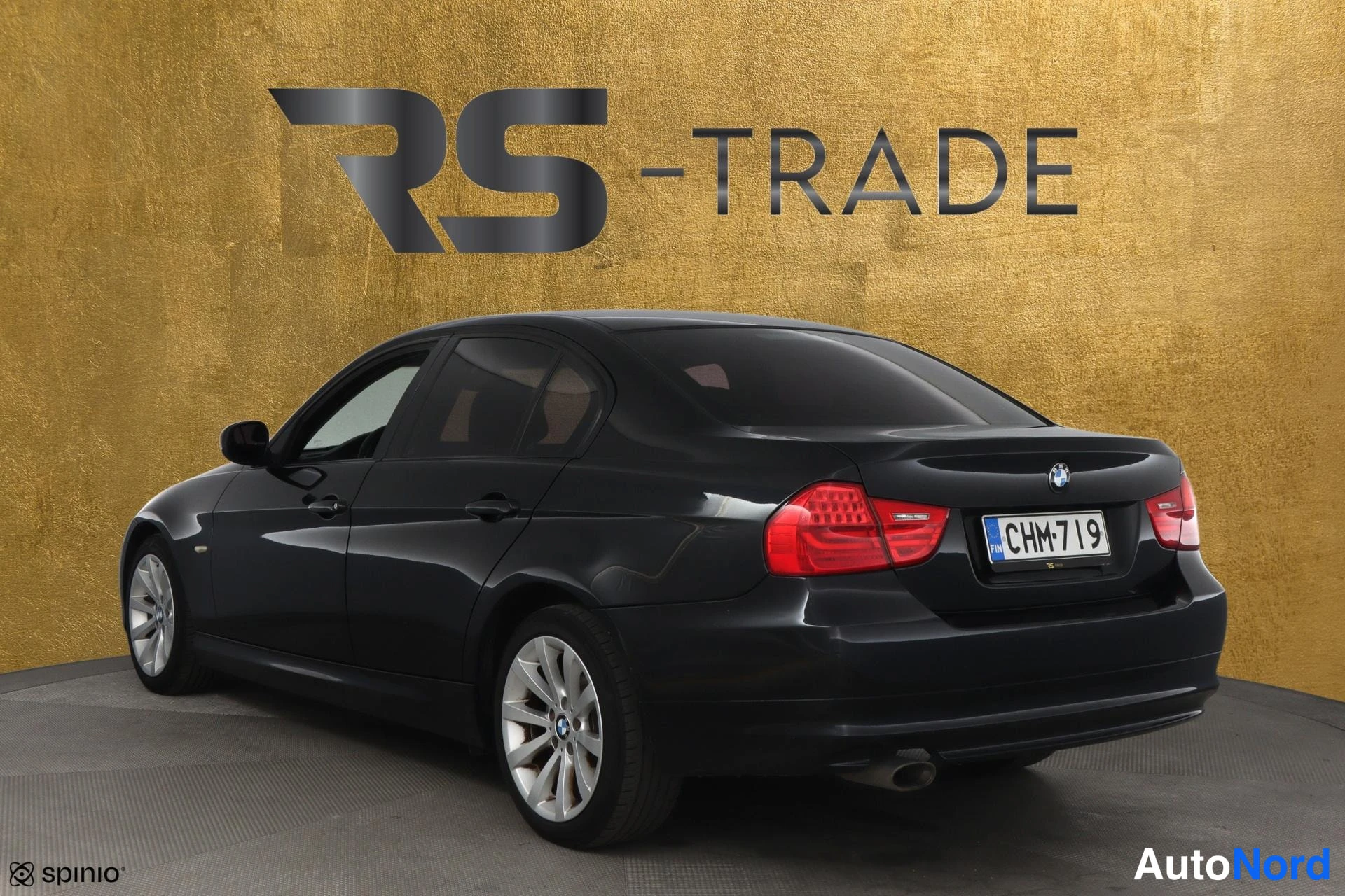 Musta BMW 320d 2010, takaviisto, kuva 5