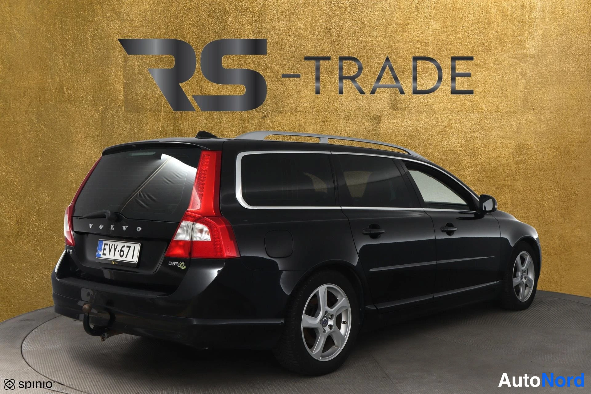 Musta Volvo V70 2012, takaviisto, kuva 7