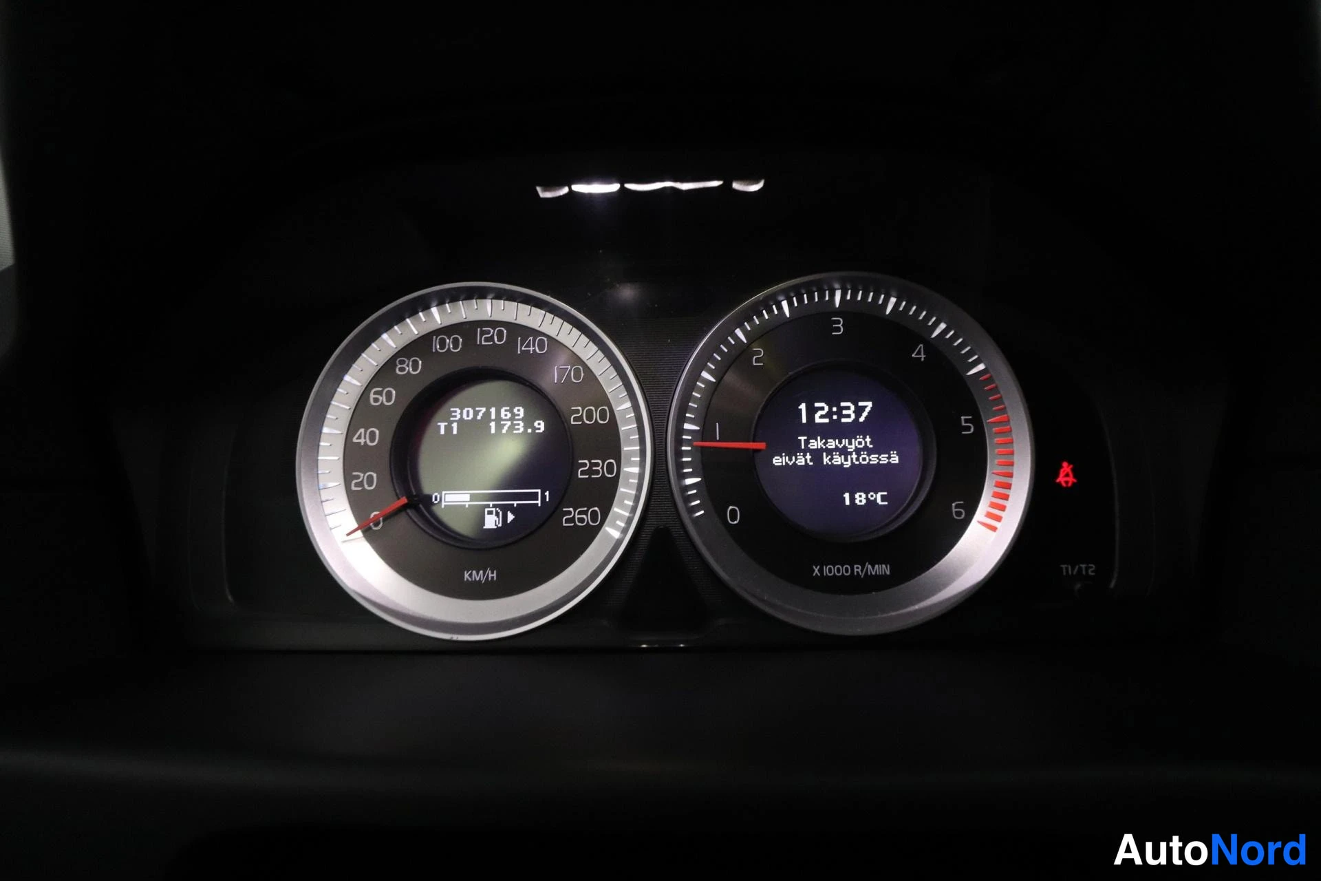 Musta Volvo V70 2012, yksityiskohta, kuva 55