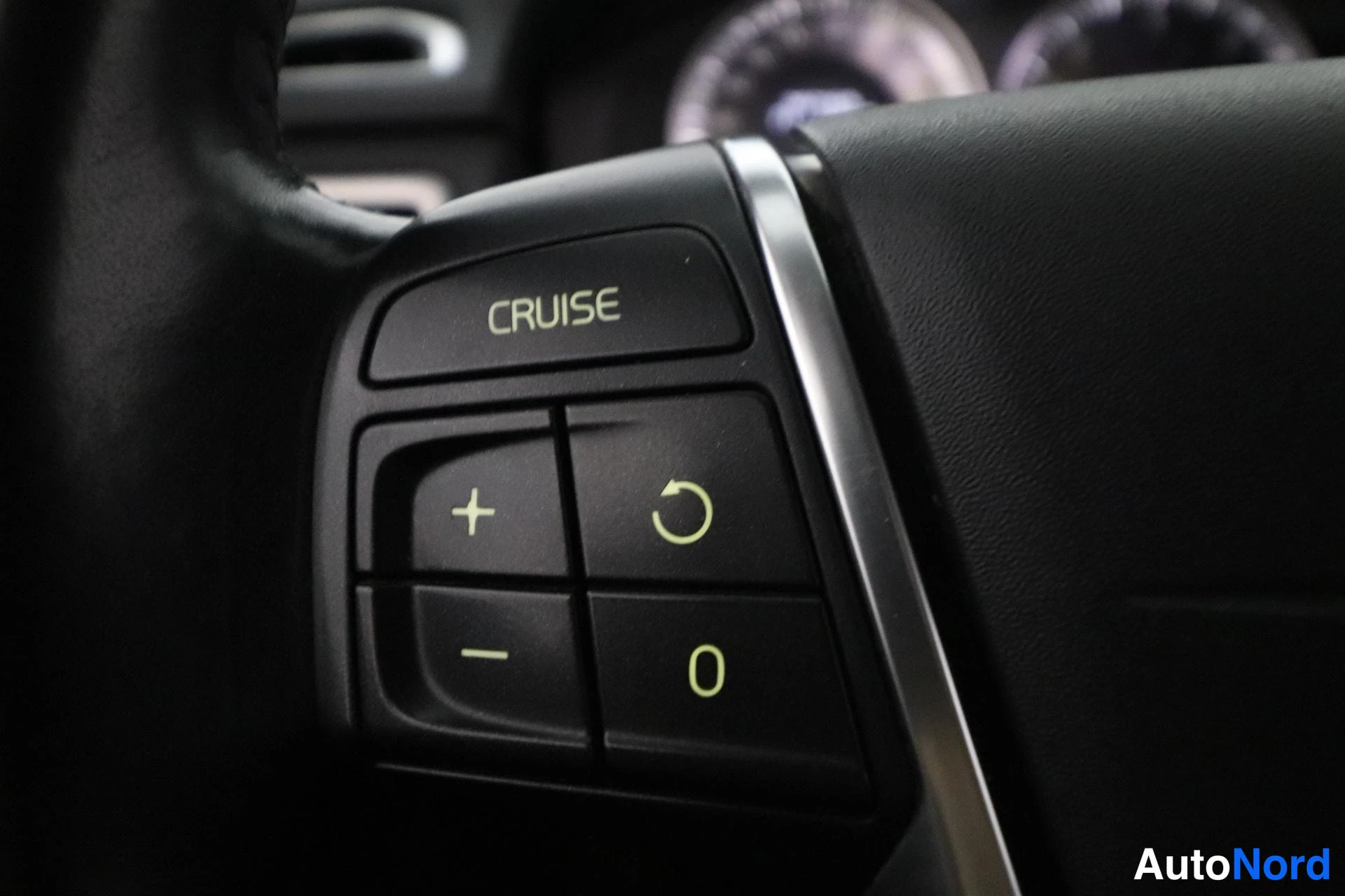 Musta Volvo V70 2012, yksityiskohta, kuva 28