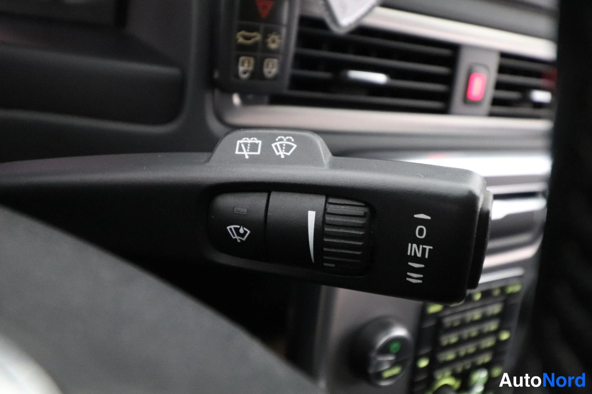 Musta Volvo V70 2012, yksityiskohta, kuva 29