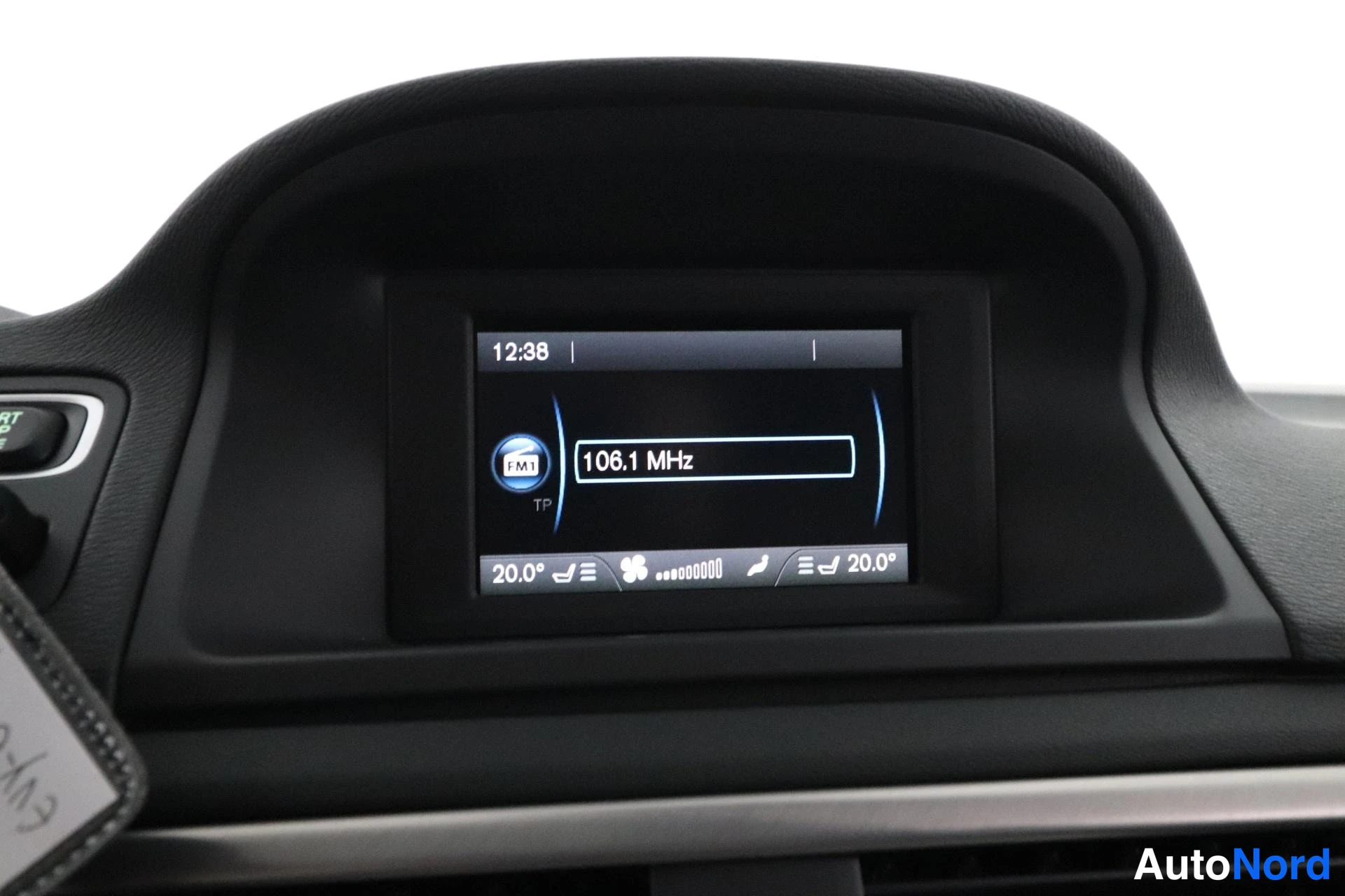 Musta Volvo V70 2012, yksityiskohta, kuva 30