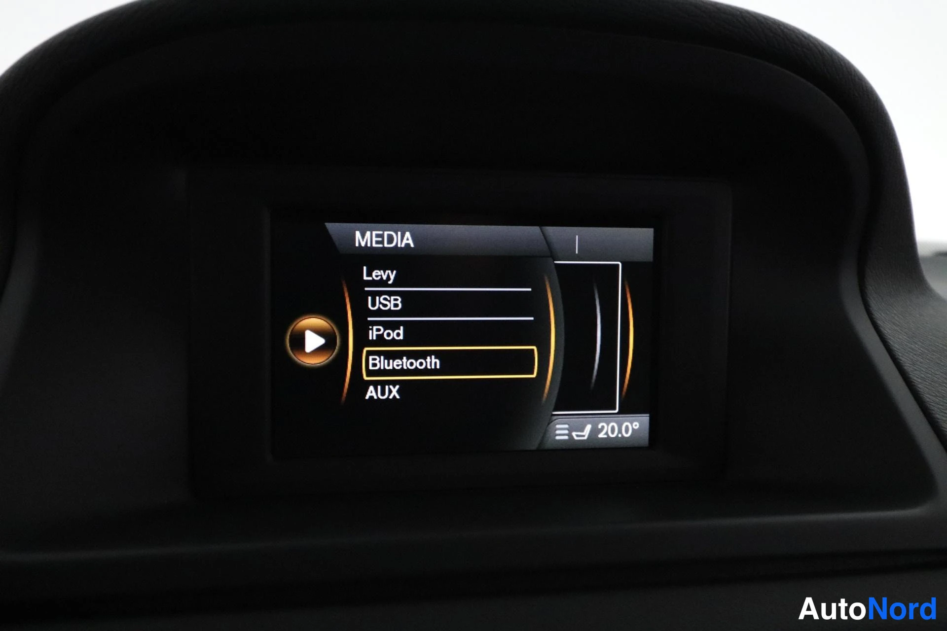 Musta Volvo V70 2012, yksityiskohta, kuva 31
