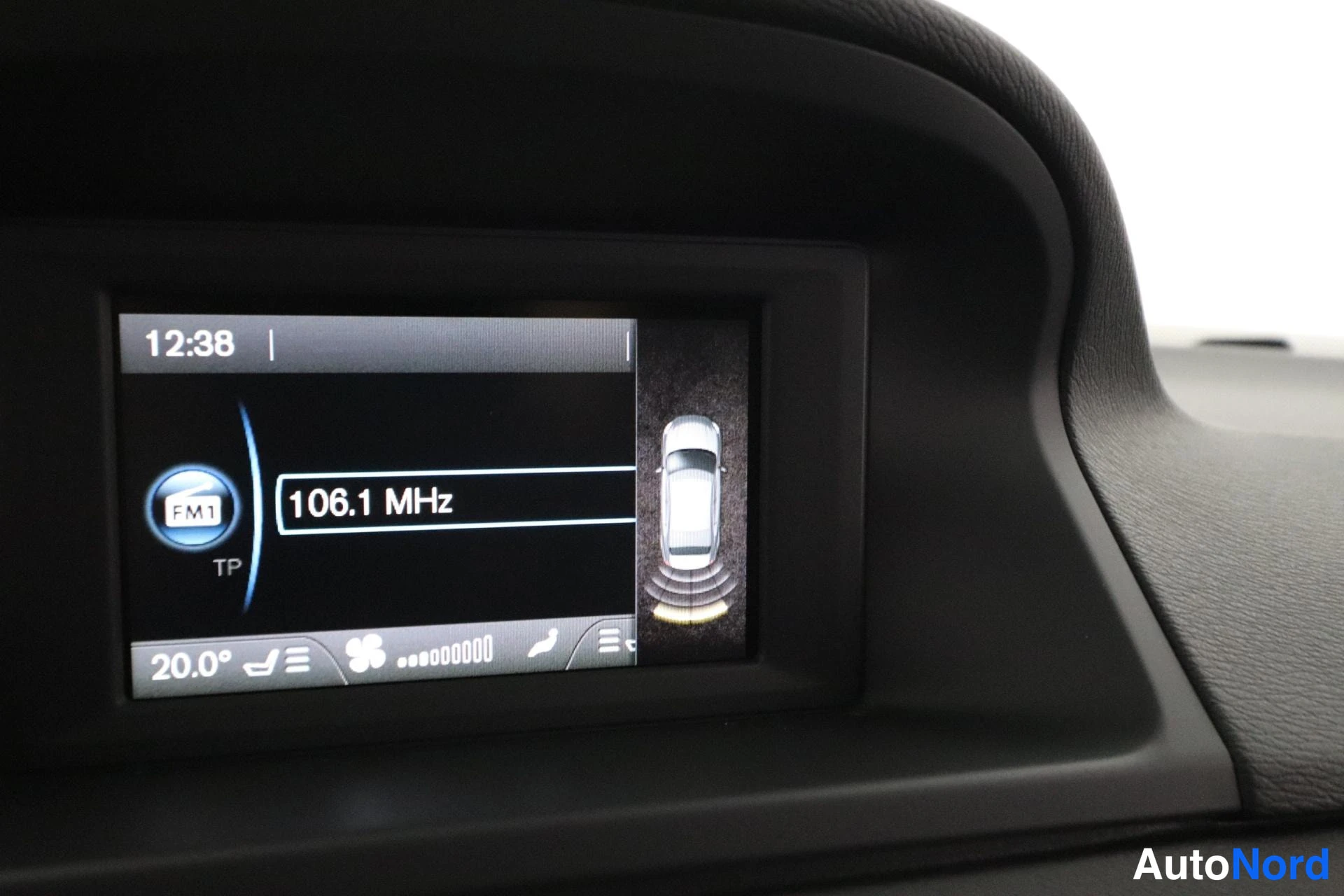 Musta Volvo V70 2012, yksityiskohta, kuva 32