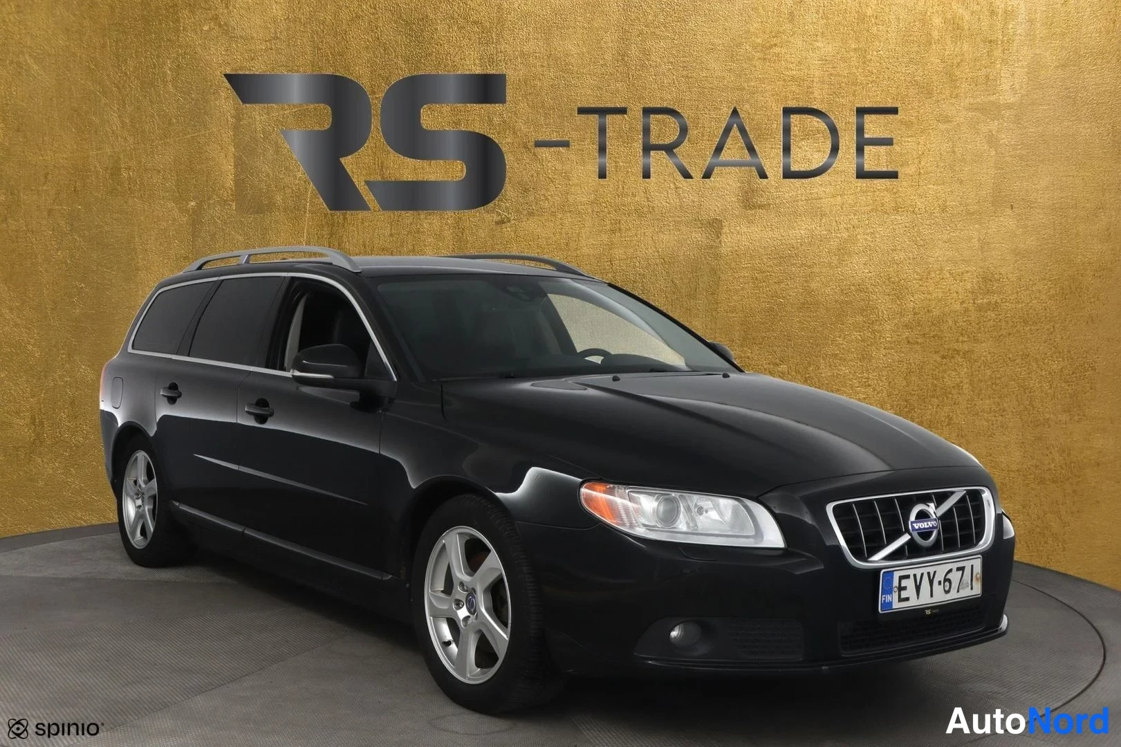 Musta Volvo V70 2012, etuviisto, keula oikealle, kuva 5